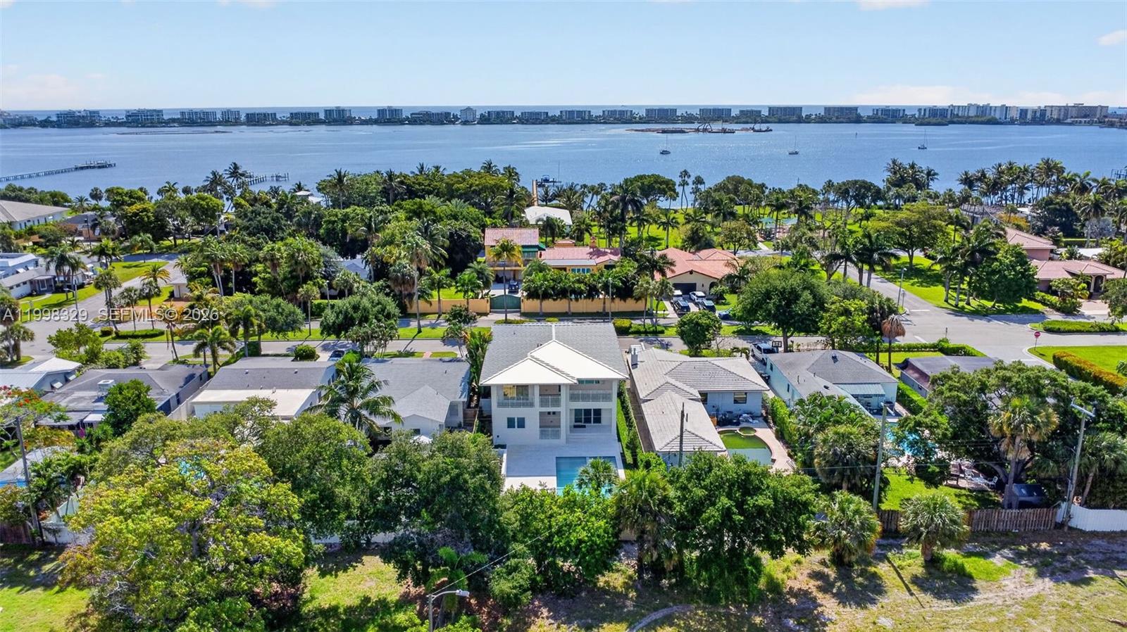 1017 S Palmway, Lake Worth FL 33460