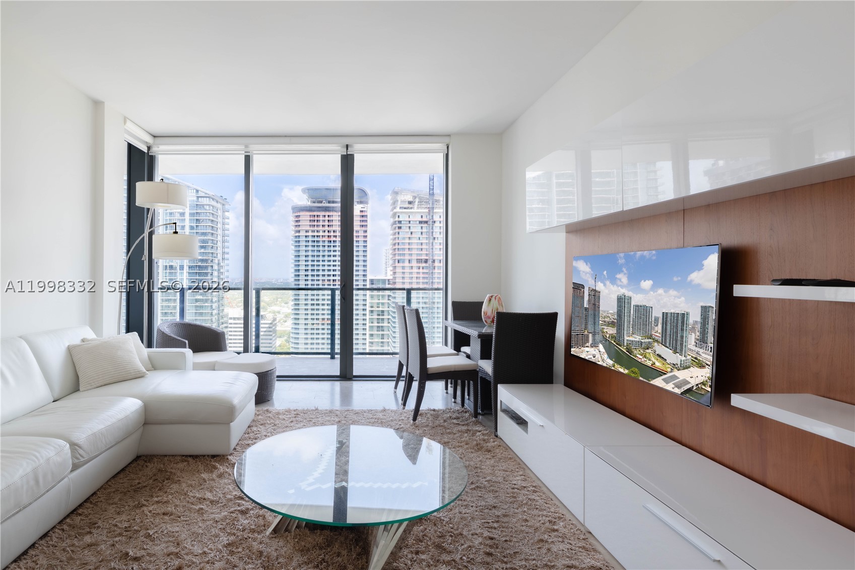 68 SE 6th St #3006, Miami FL 33131