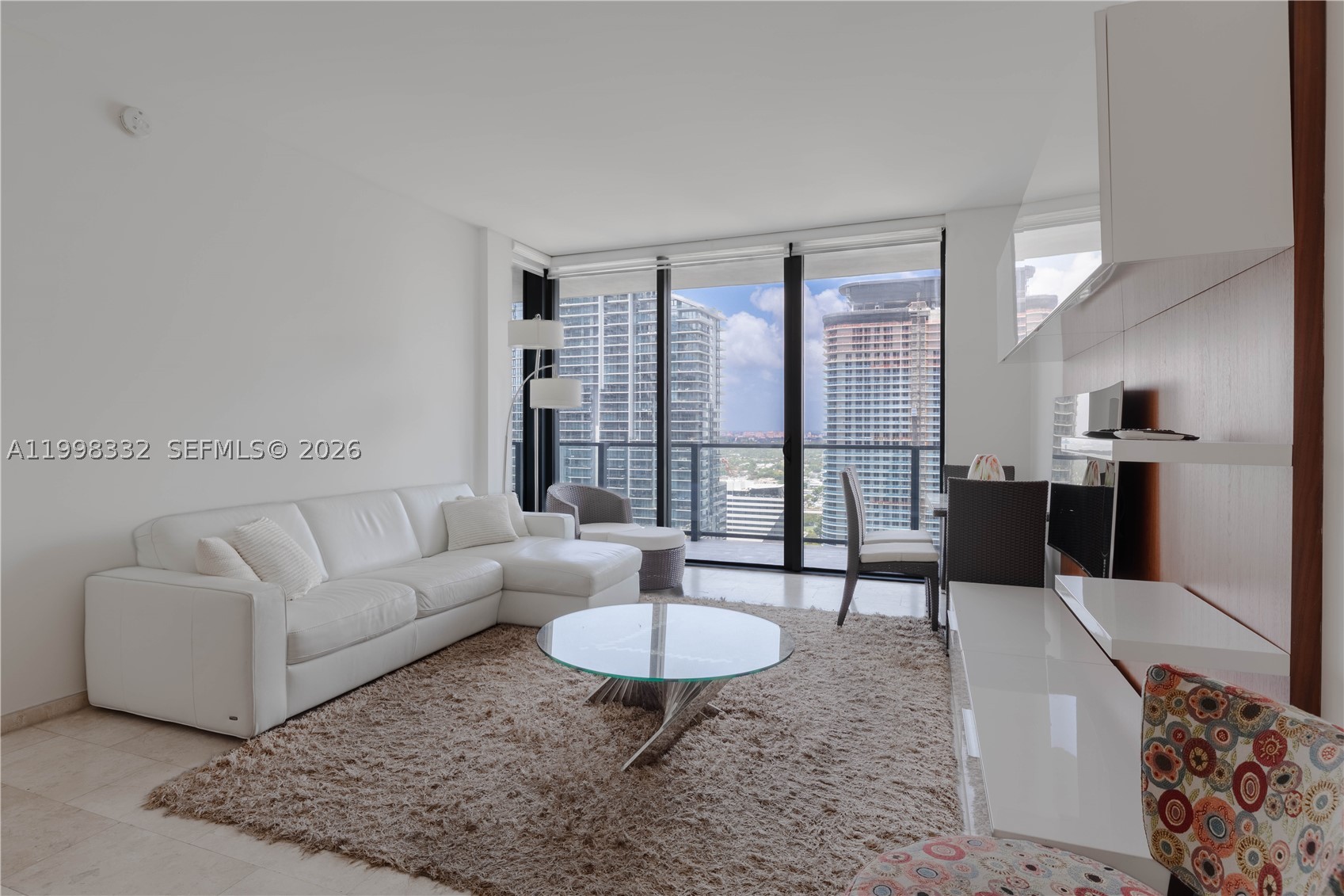68 SE 6th St #3006, Miami FL 33131
