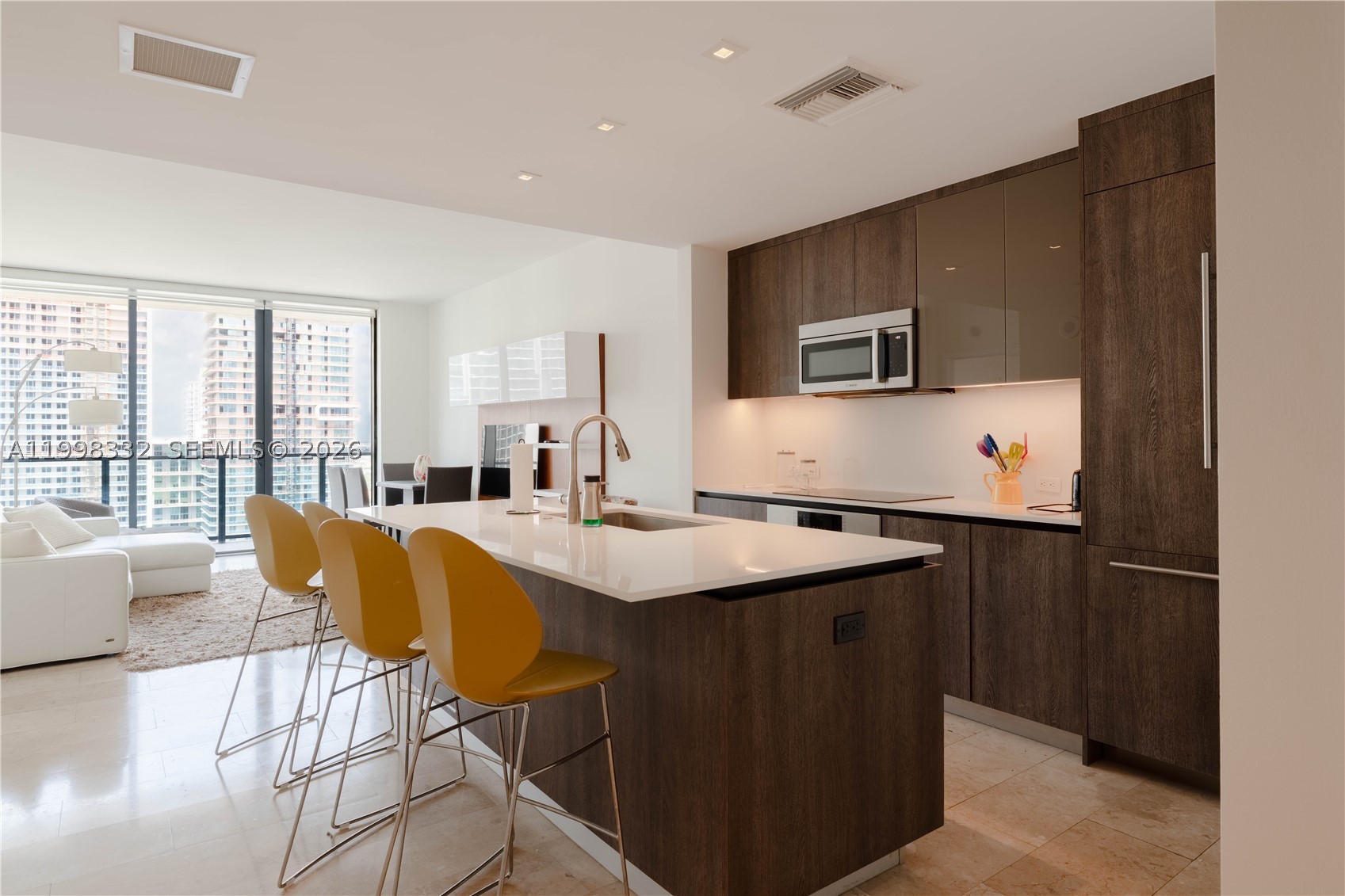 68 SE 6th St #3006, Miami FL 33131