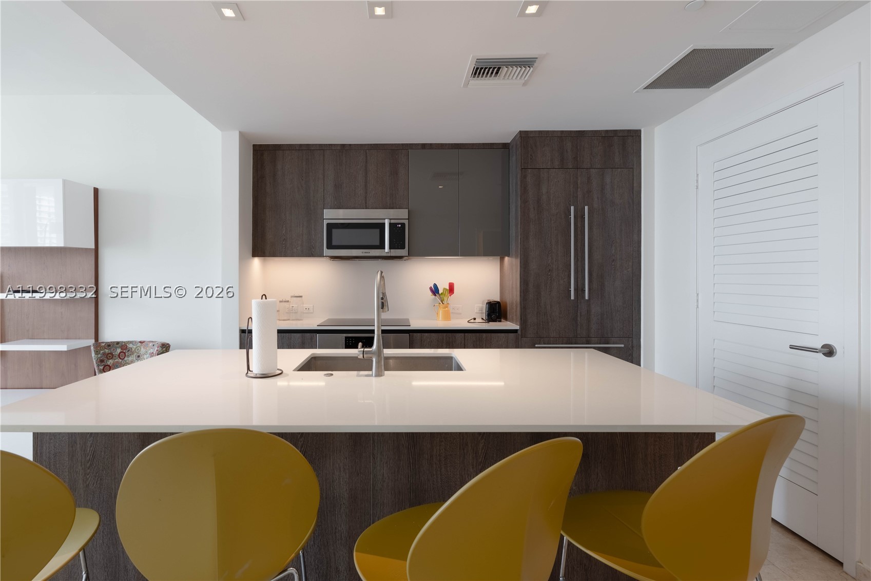 68 SE 6th St #3006, Miami FL 33131