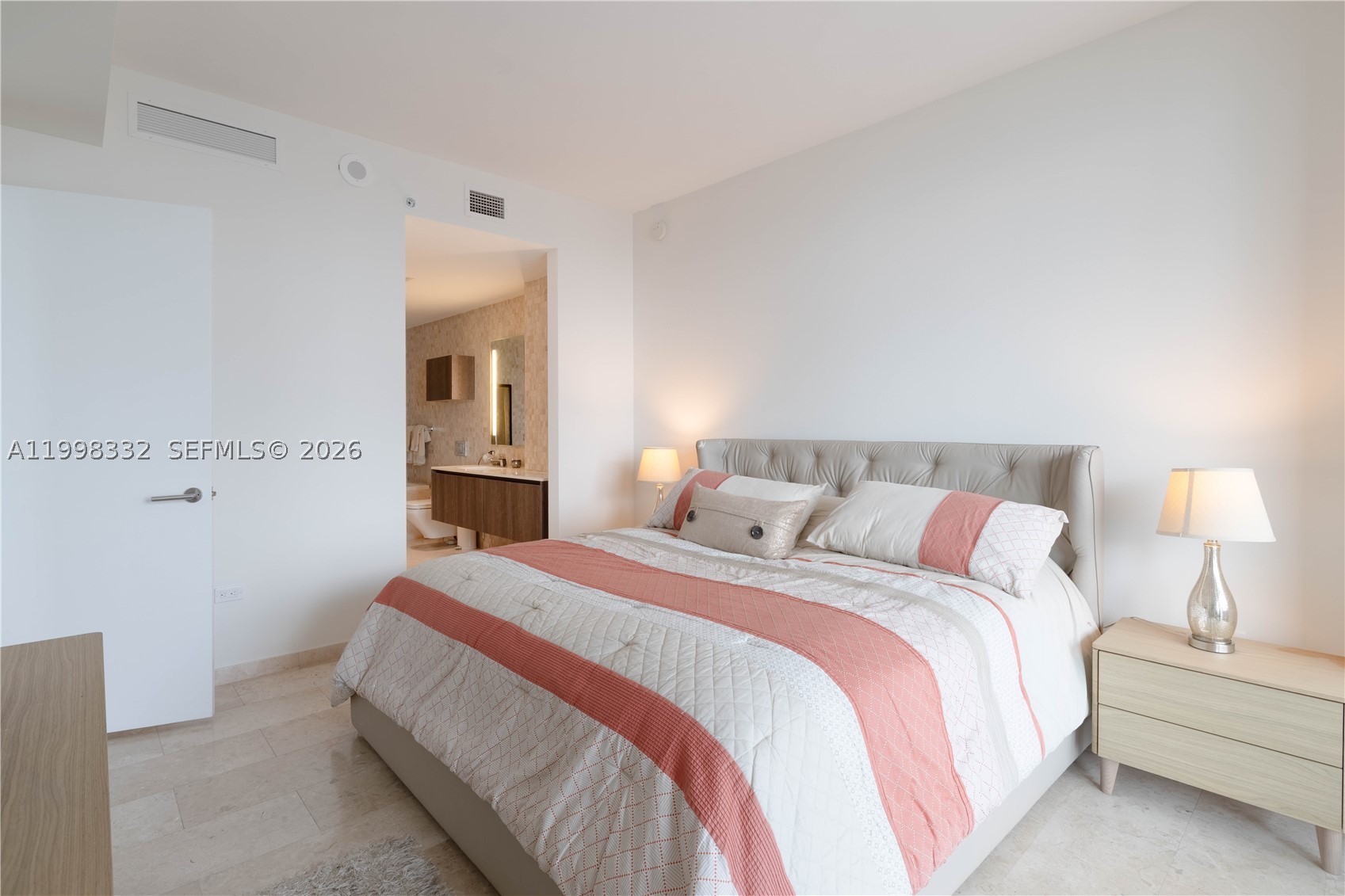 68 SE 6th St #3006, Miami FL 33131