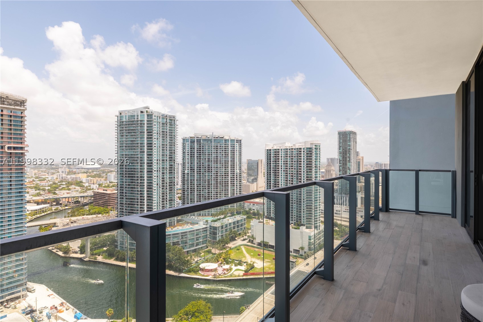 68 SE 6th St #3006, Miami FL 33131