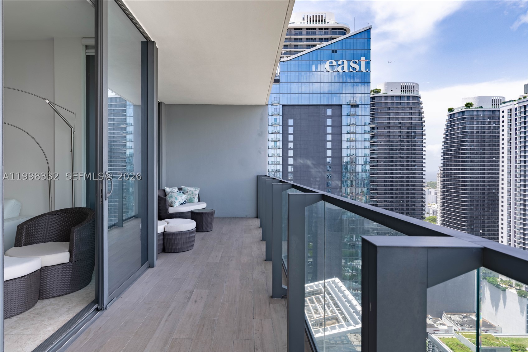68 SE 6th St #3006, Miami FL 33131