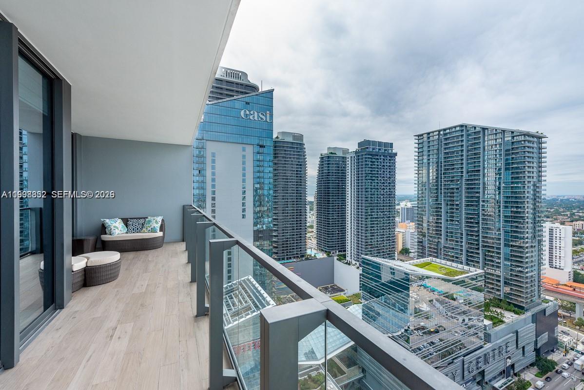 68 SE 6th St #3006, Miami FL 33131