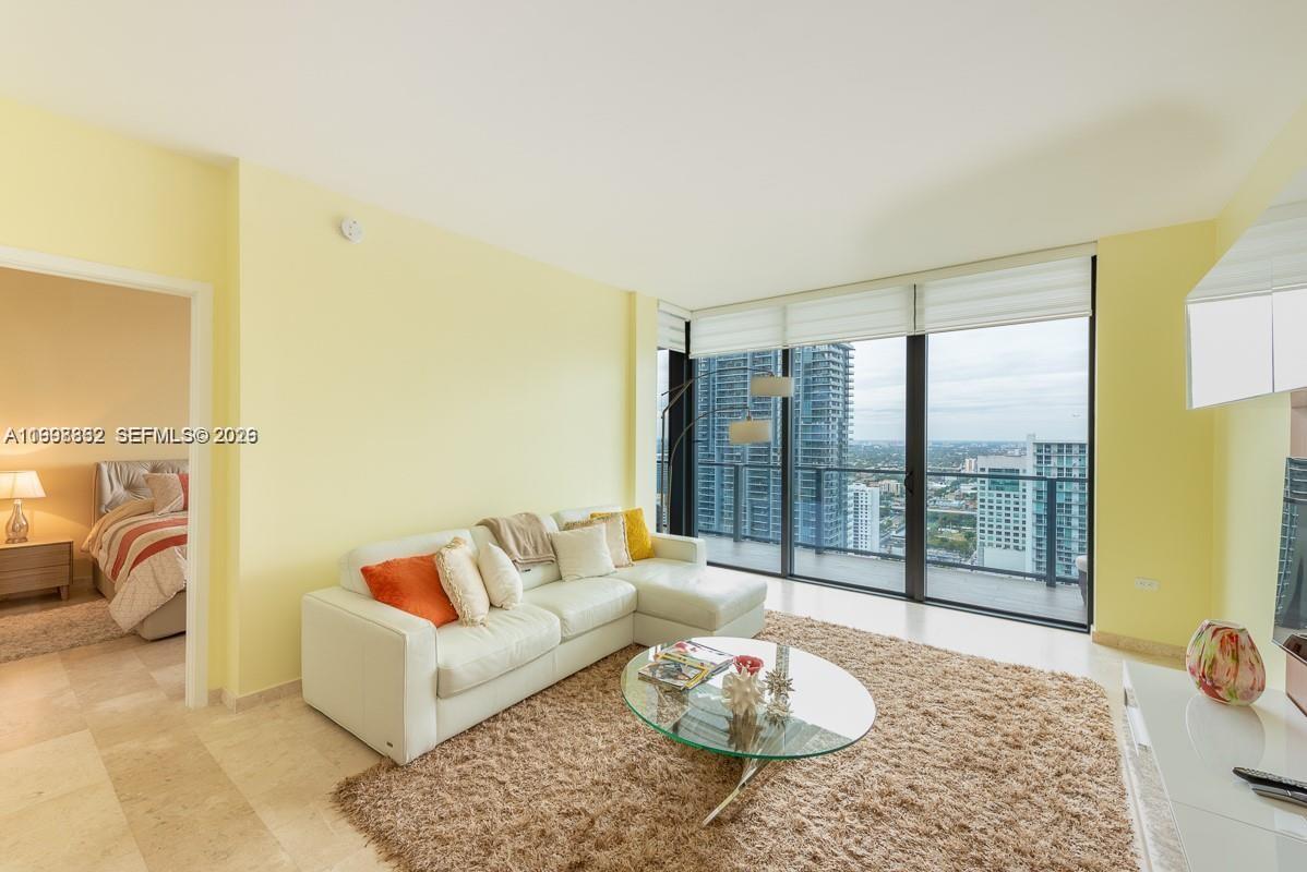 68 SE 6th St #3006, Miami FL 33131
