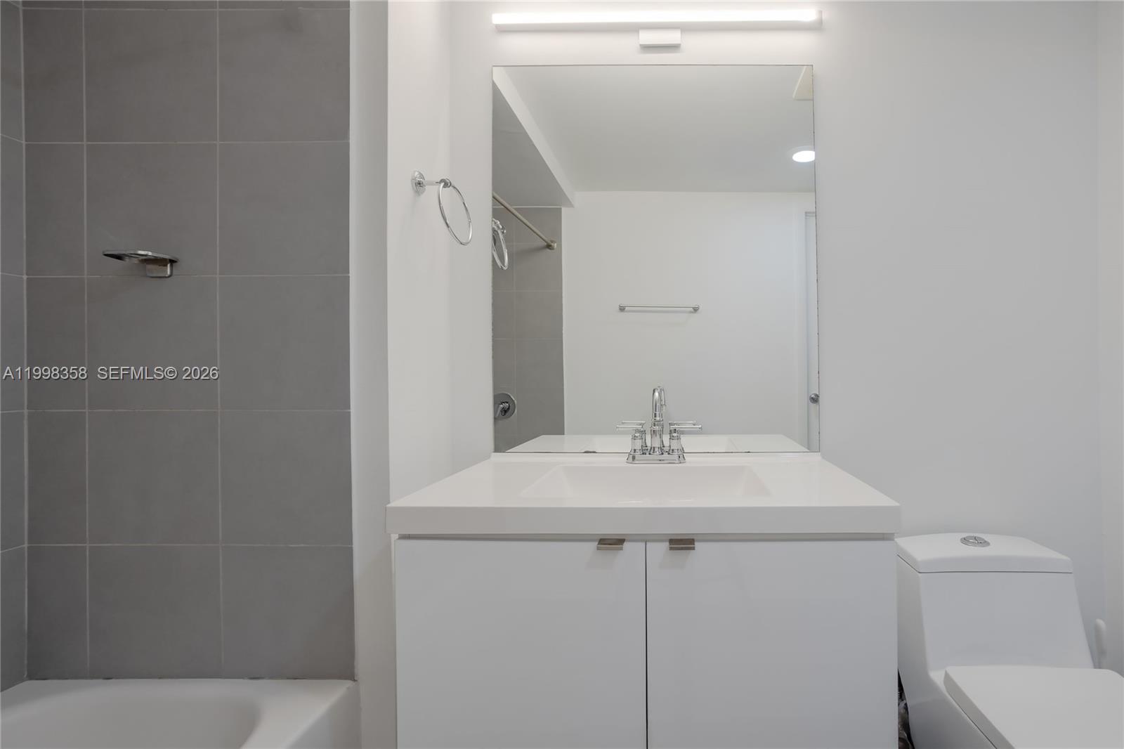 92 SW 3rd St #3512, Miami FL 33130