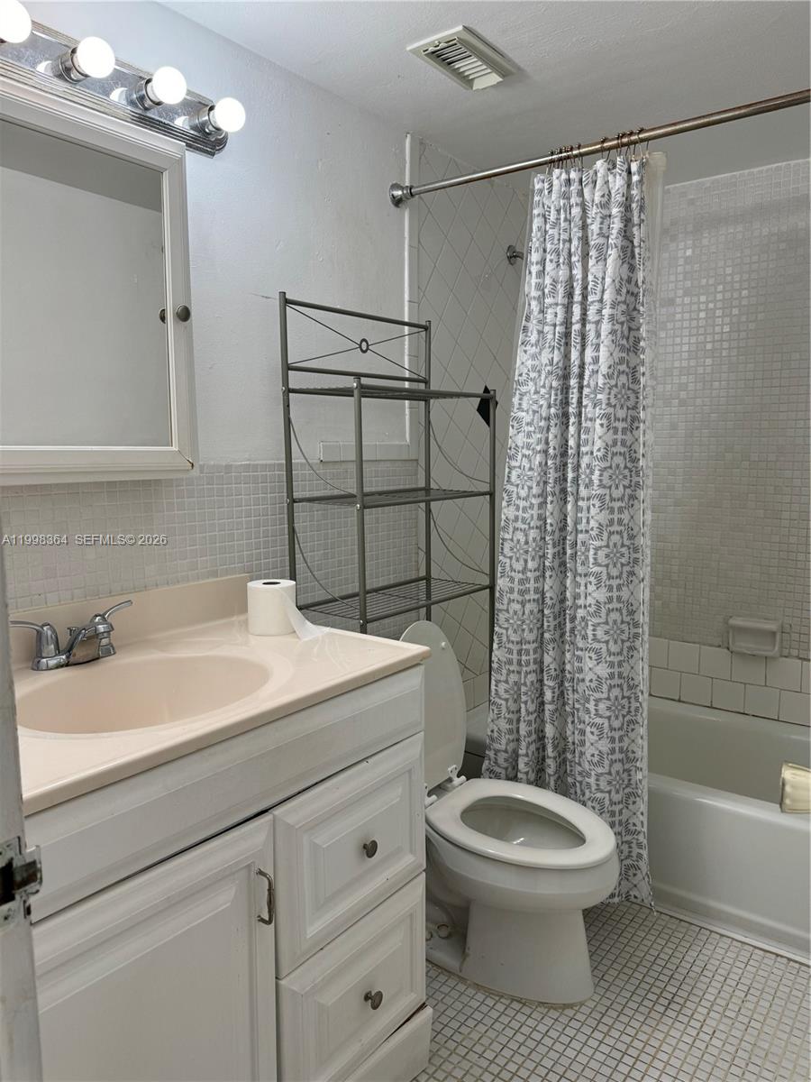 3660 NE 166th St #812, North Miami Beach FL 33160