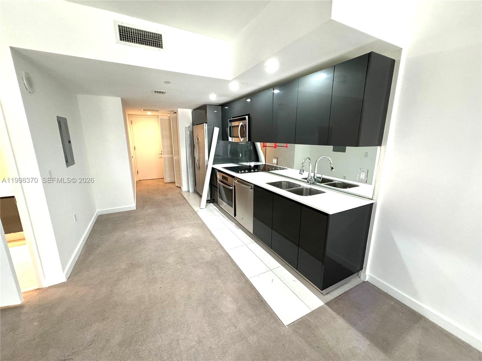31 SE 6th St #303, Miami FL 33131