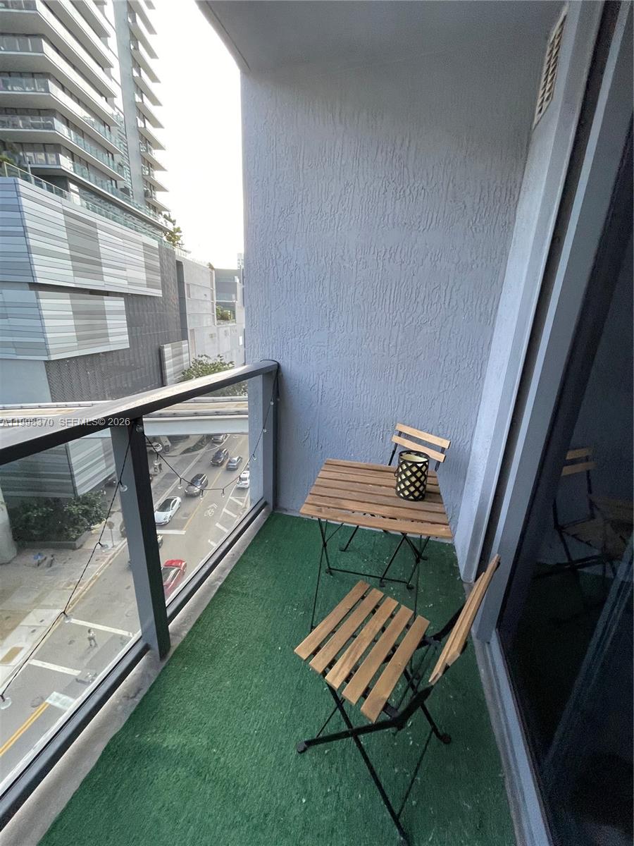 31 SE 6th St #303, Miami FL 33131