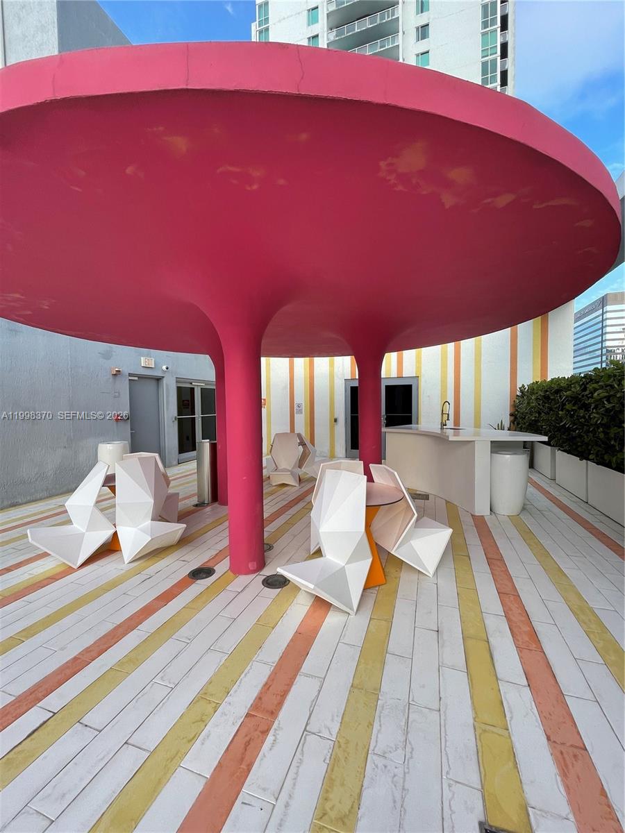 31 SE 6th St #303, Miami FL 33131