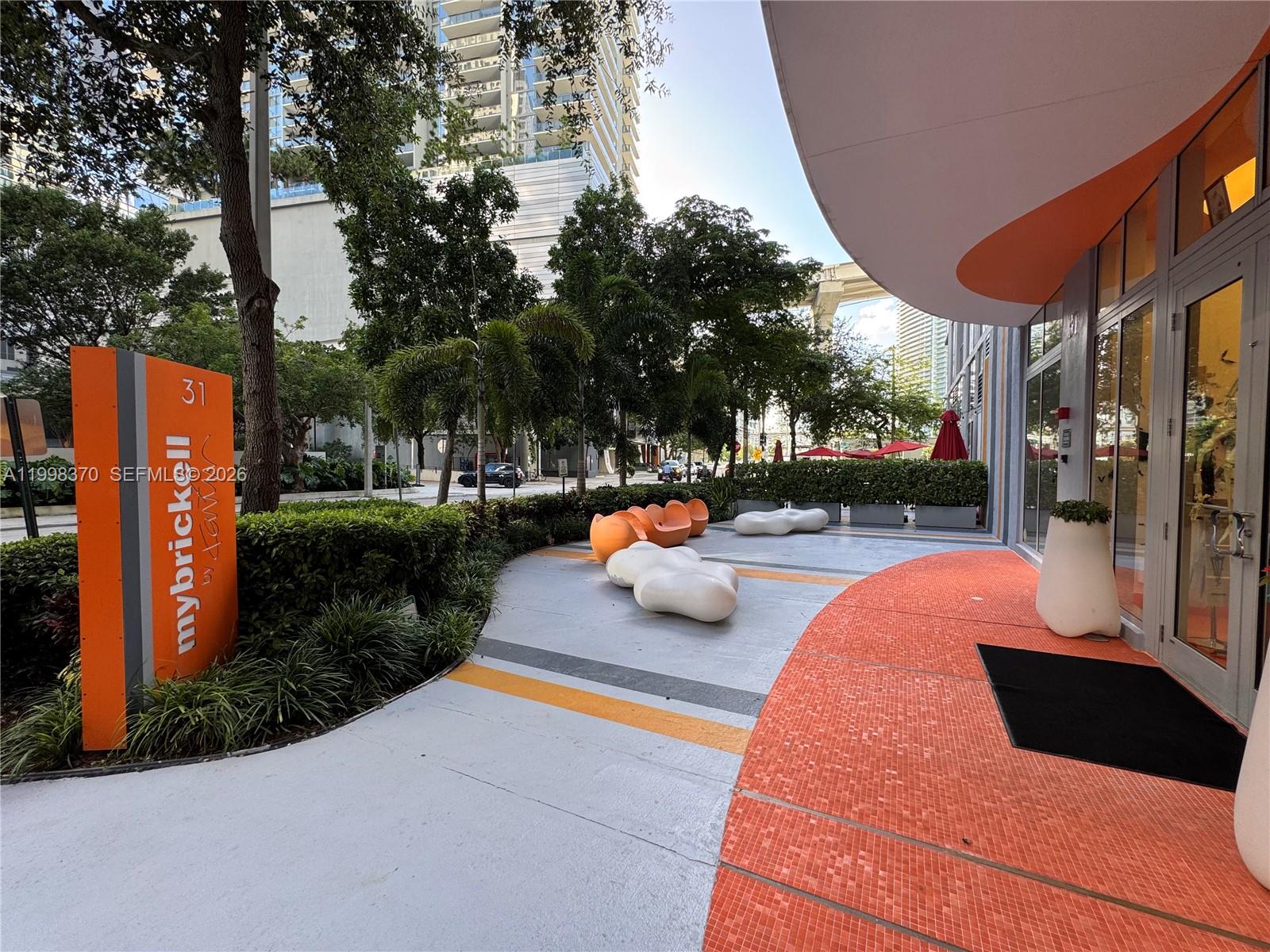 31 SE 6th St #303, Miami FL 33131