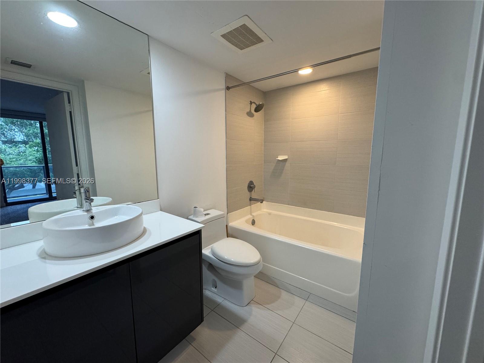 31 SE 6th St #305, Miami FL 33131
