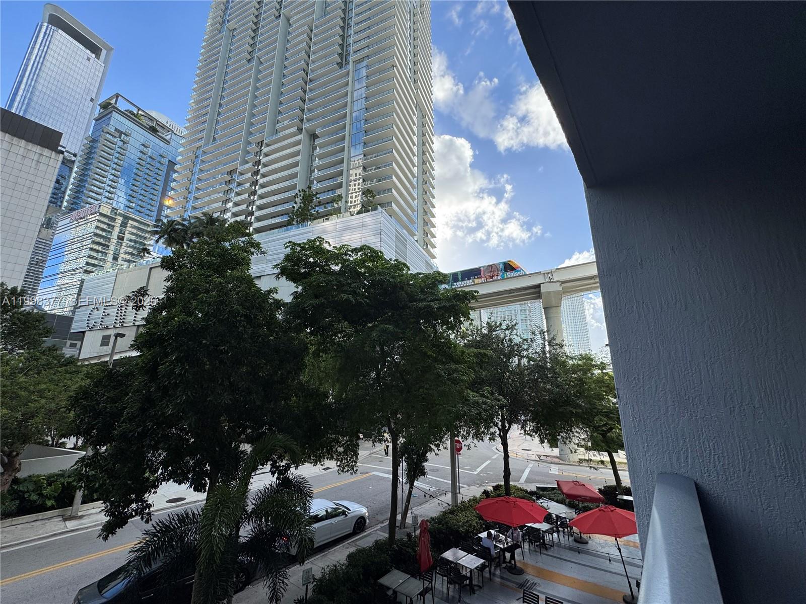 31 SE 6th St #305, Miami FL 33131