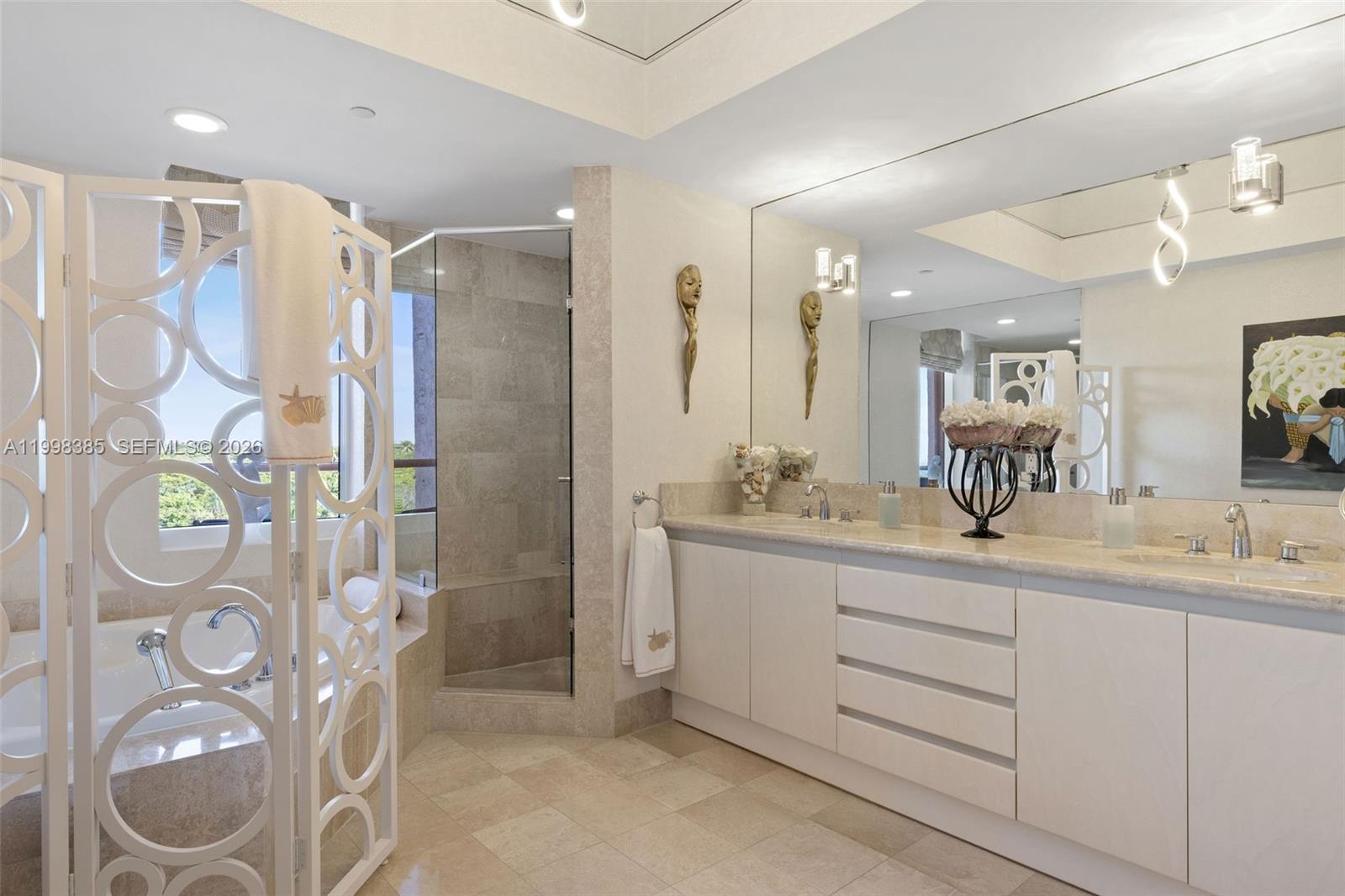 10 Edgewater Dr #7G, Coral Gables FL 33133