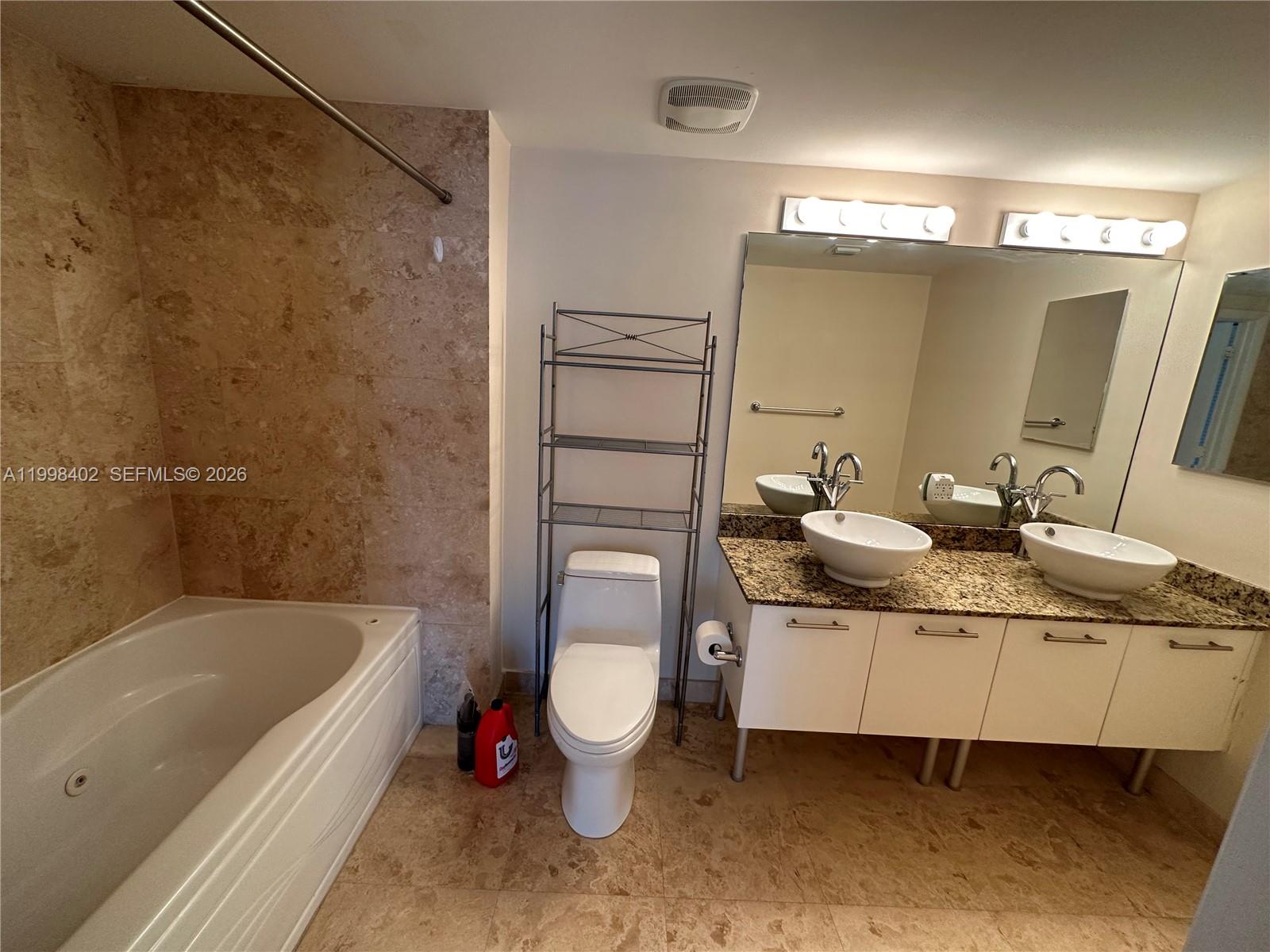 41 SE 5th St #1714, Miami FL 33131