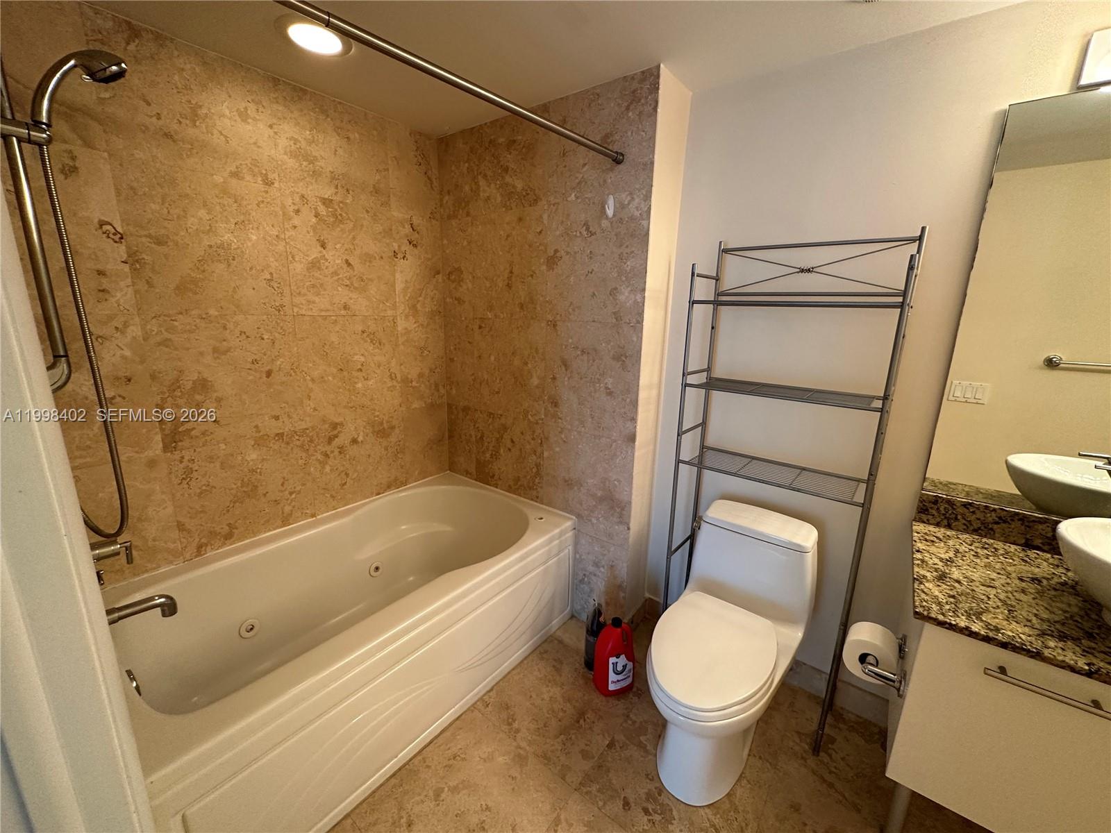41 SE 5th St #1714, Miami FL 33131