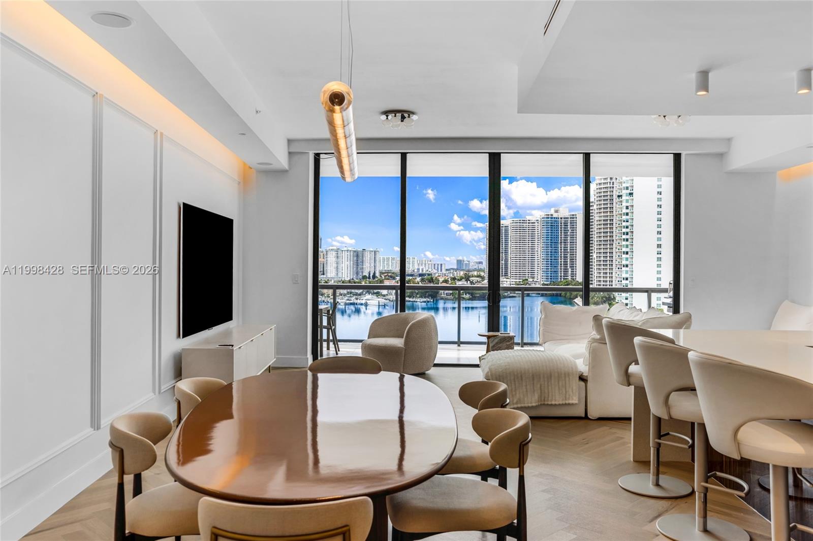 3300 NE 188th St #812, Aventura FL 33180