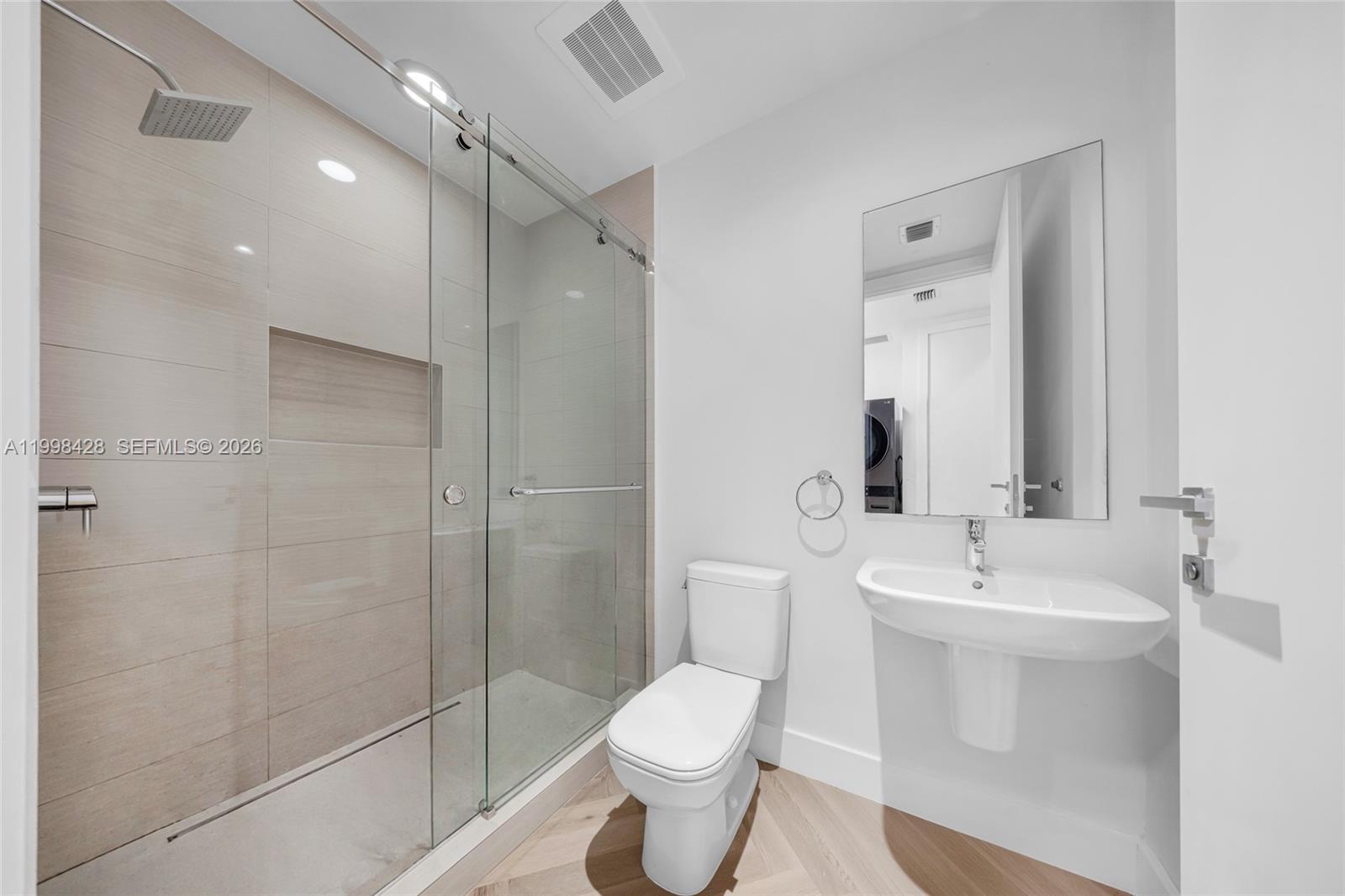 3300 NE 188th St #812, Aventura FL 33180