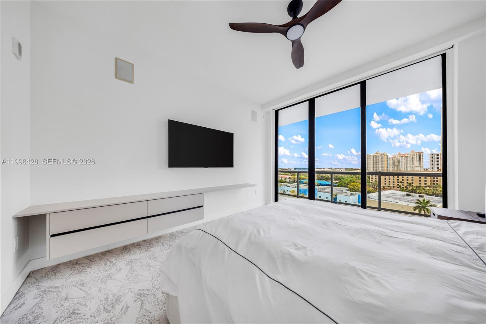 3300 NE 188th St #812, Aventura FL 33180