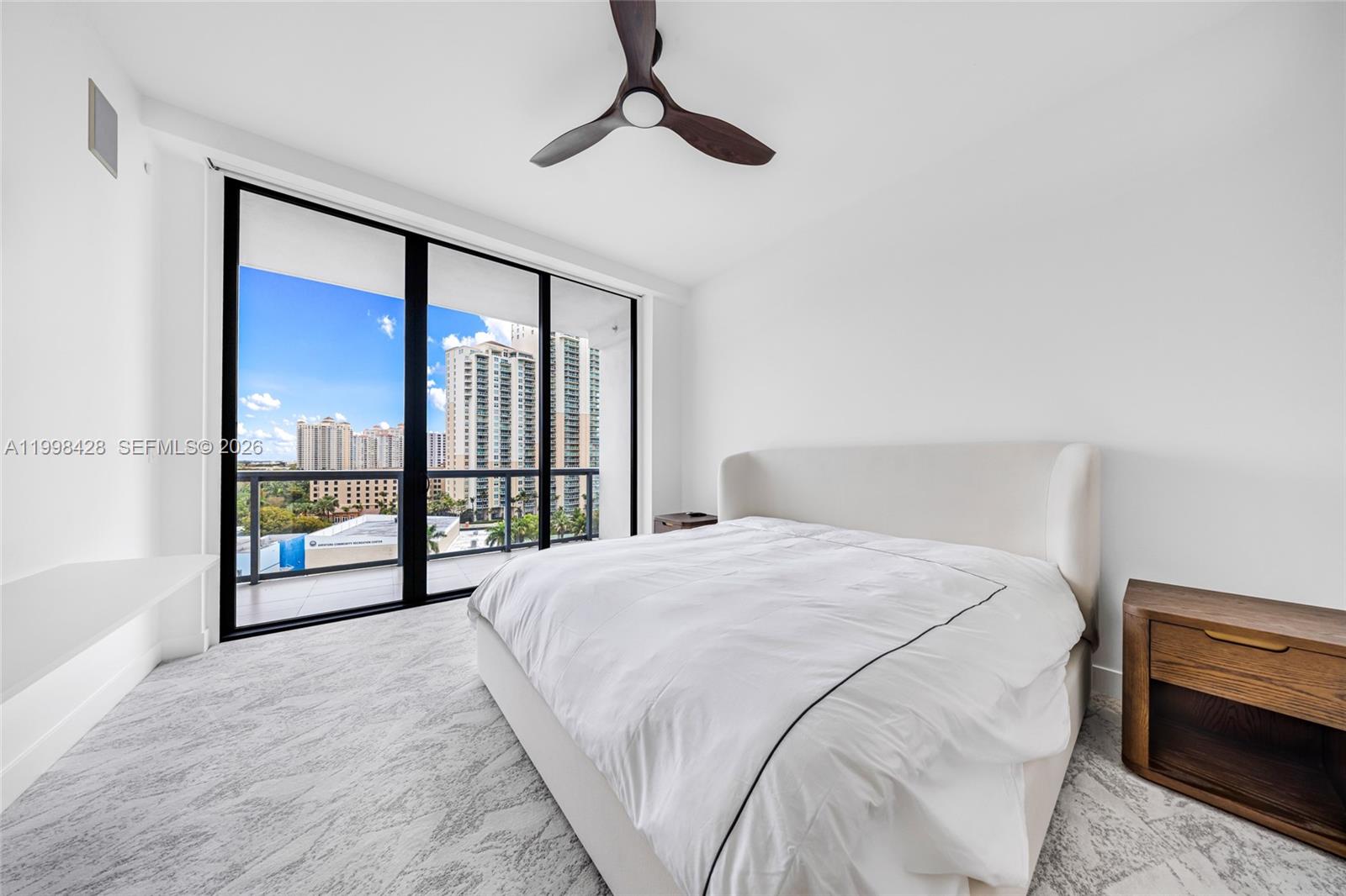 3300 NE 188th St #812, Aventura FL 33180