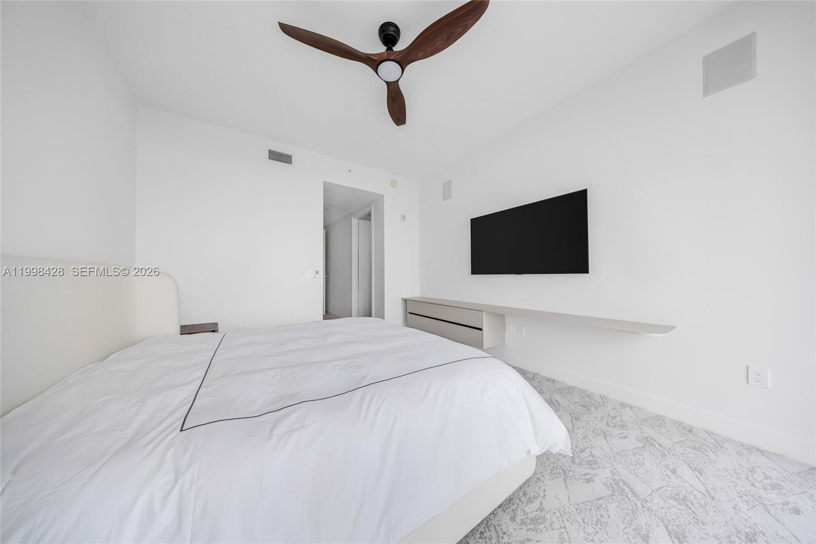 3300 NE 188th St #812, Aventura FL 33180