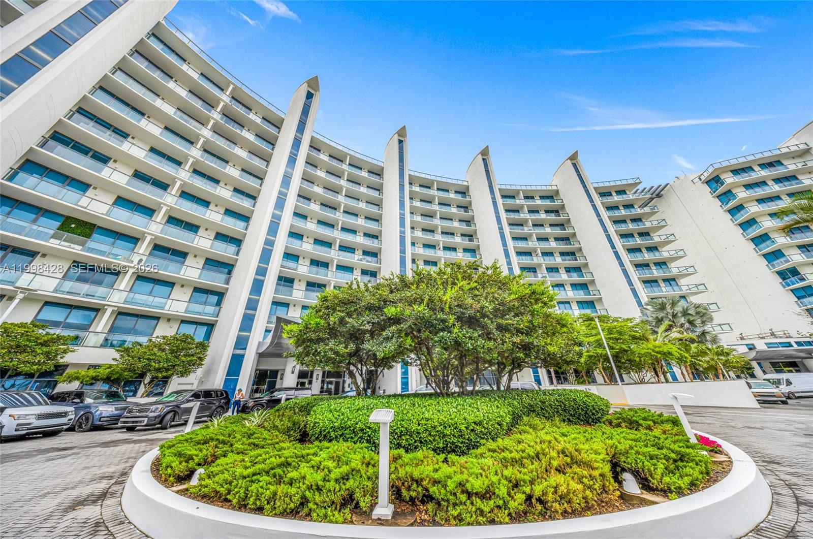 3300 NE 188th St #812, Aventura FL 33180