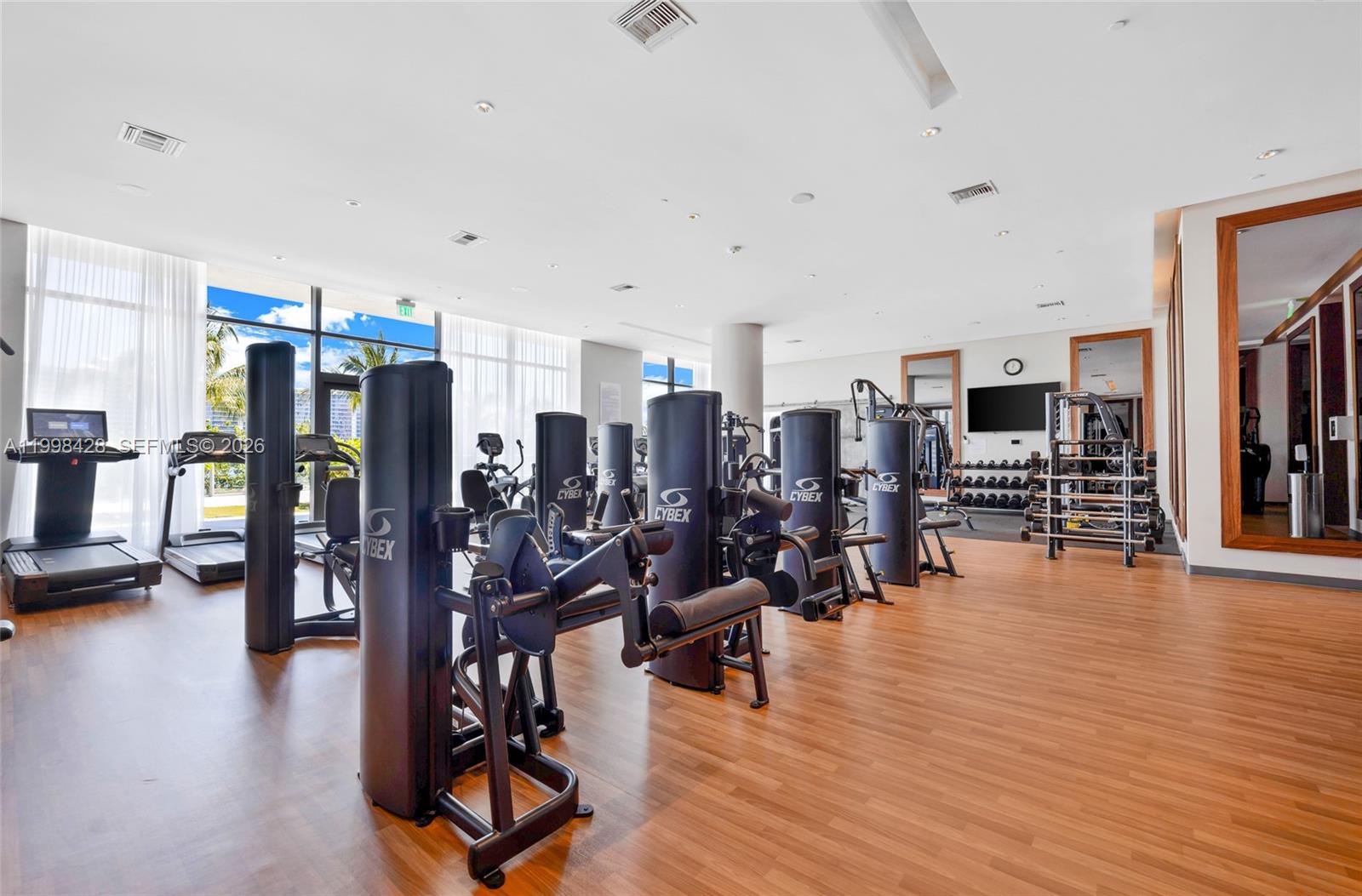 3300 NE 188th St #812, Aventura FL 33180