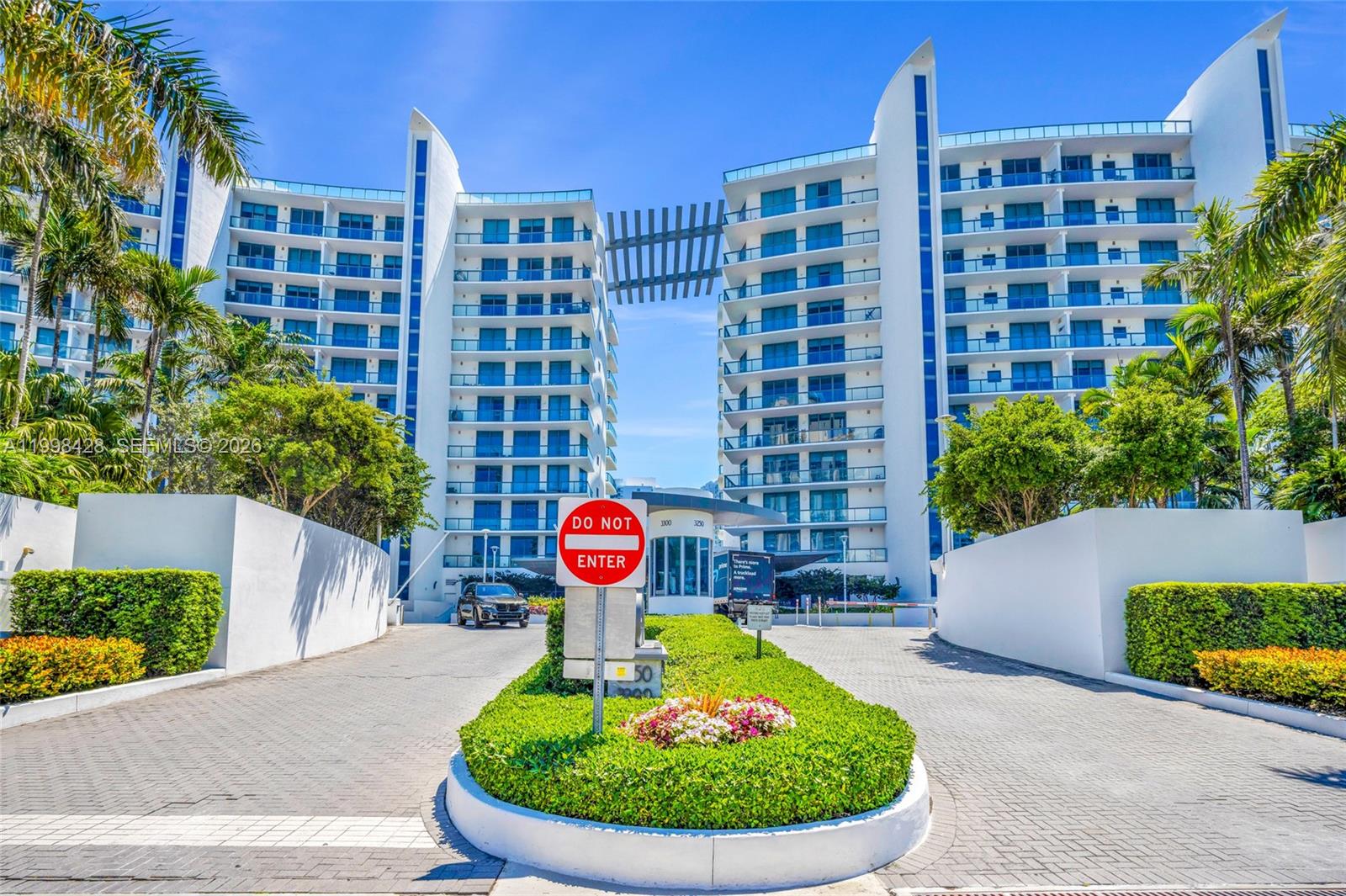 3300 NE 188th St #812, Aventura FL 33180