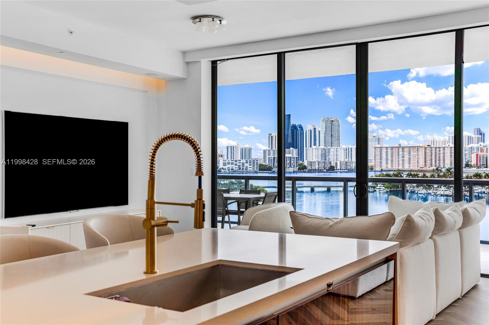 3300 NE 188th St #812, Aventura FL 33180