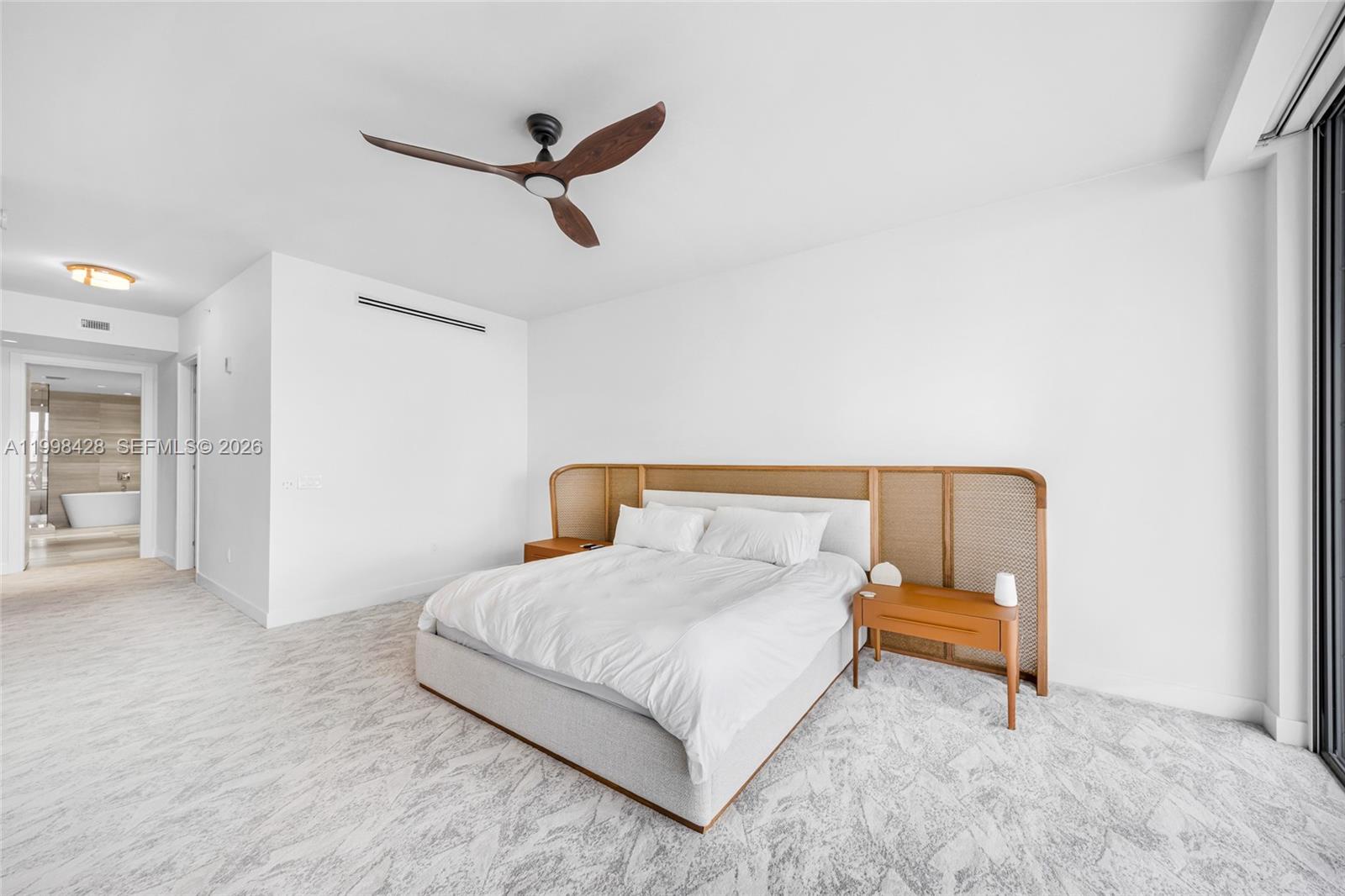 3300 NE 188th St #812, Aventura FL 33180