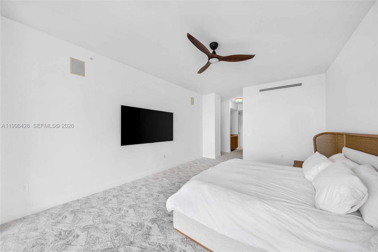 3300 NE 188th St #812, Aventura FL 33180