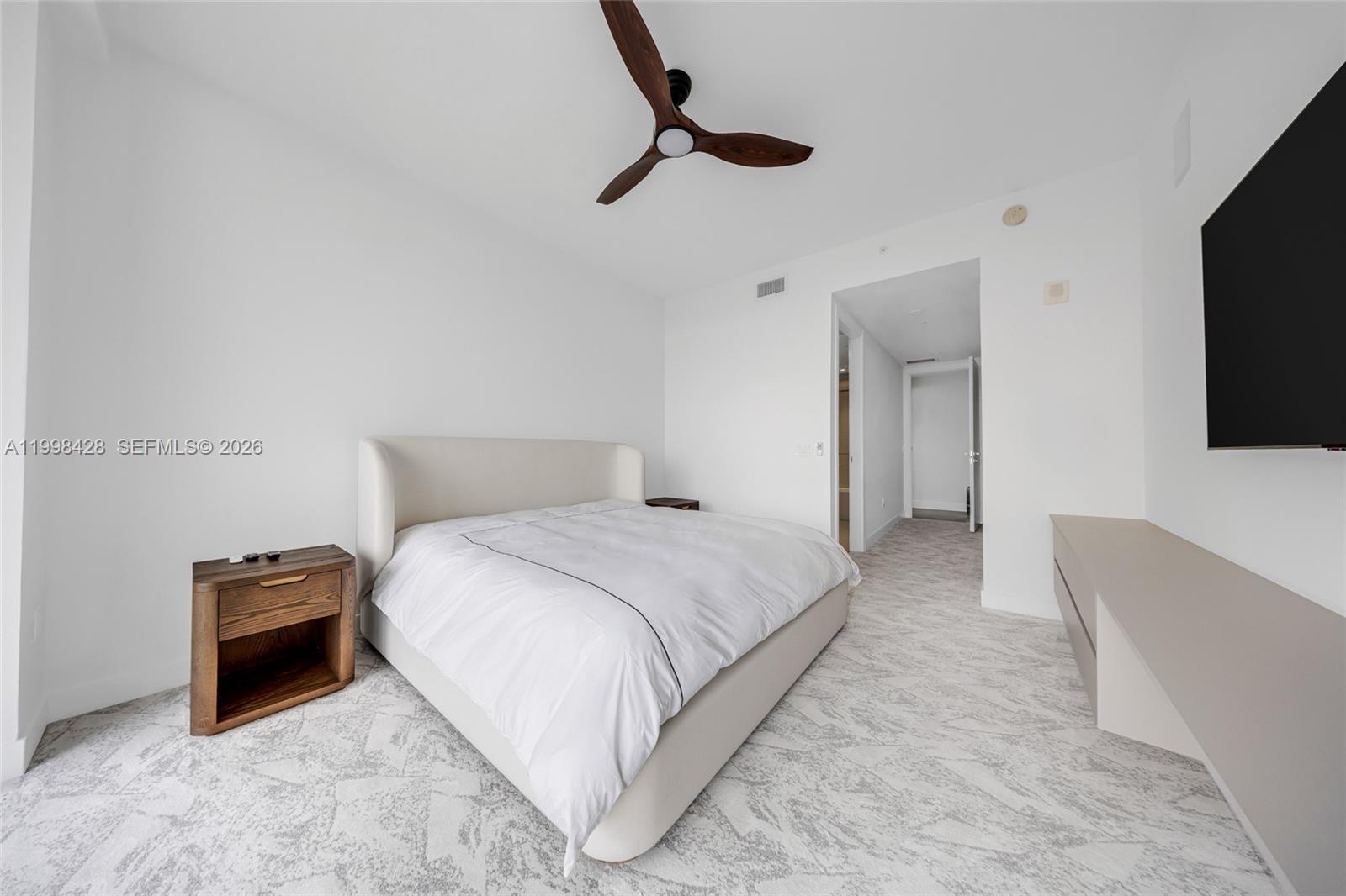 3300 NE 188th St #812, Aventura FL 33180