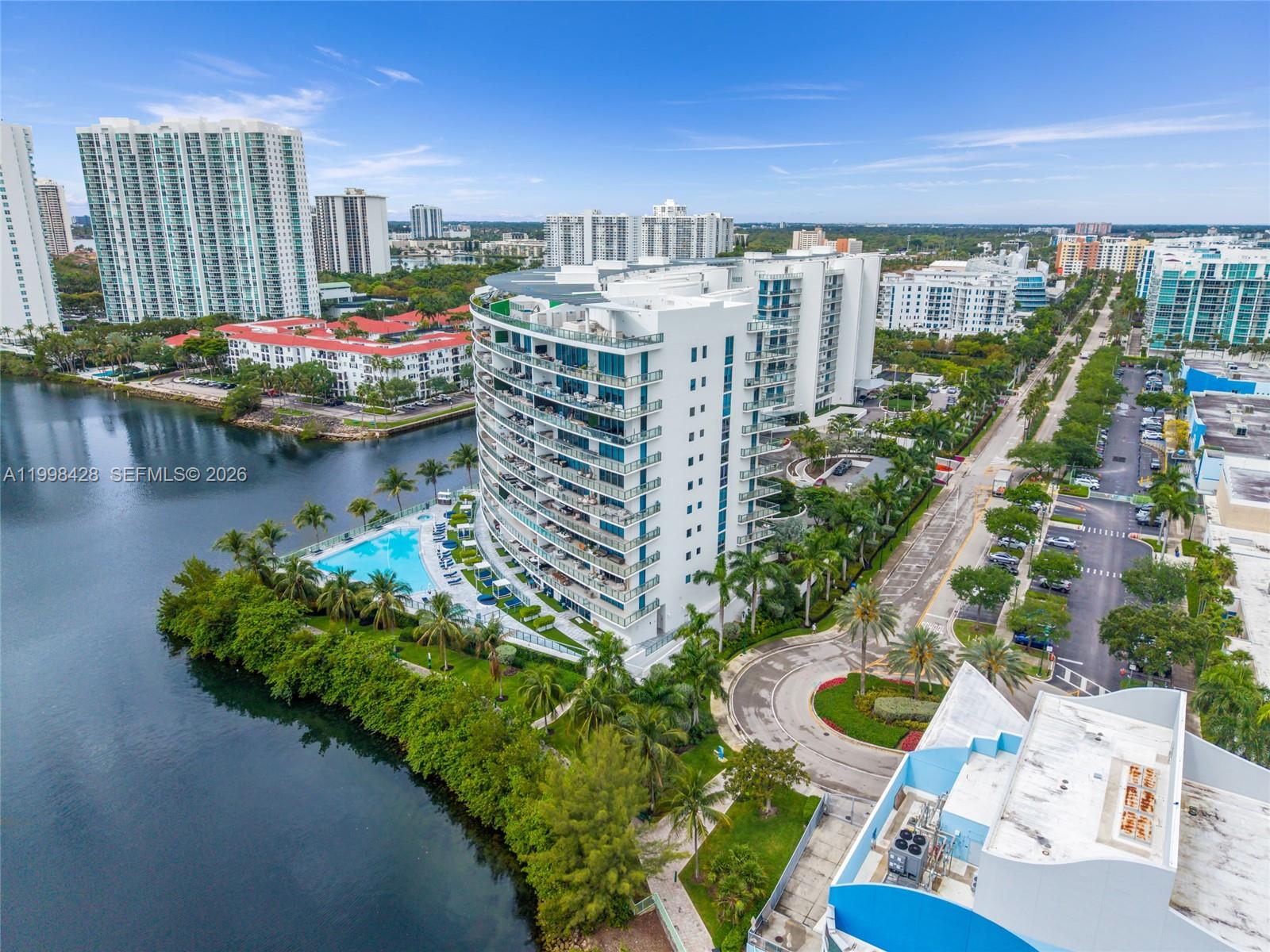 3300 NE 188th St #812, Aventura FL 33180