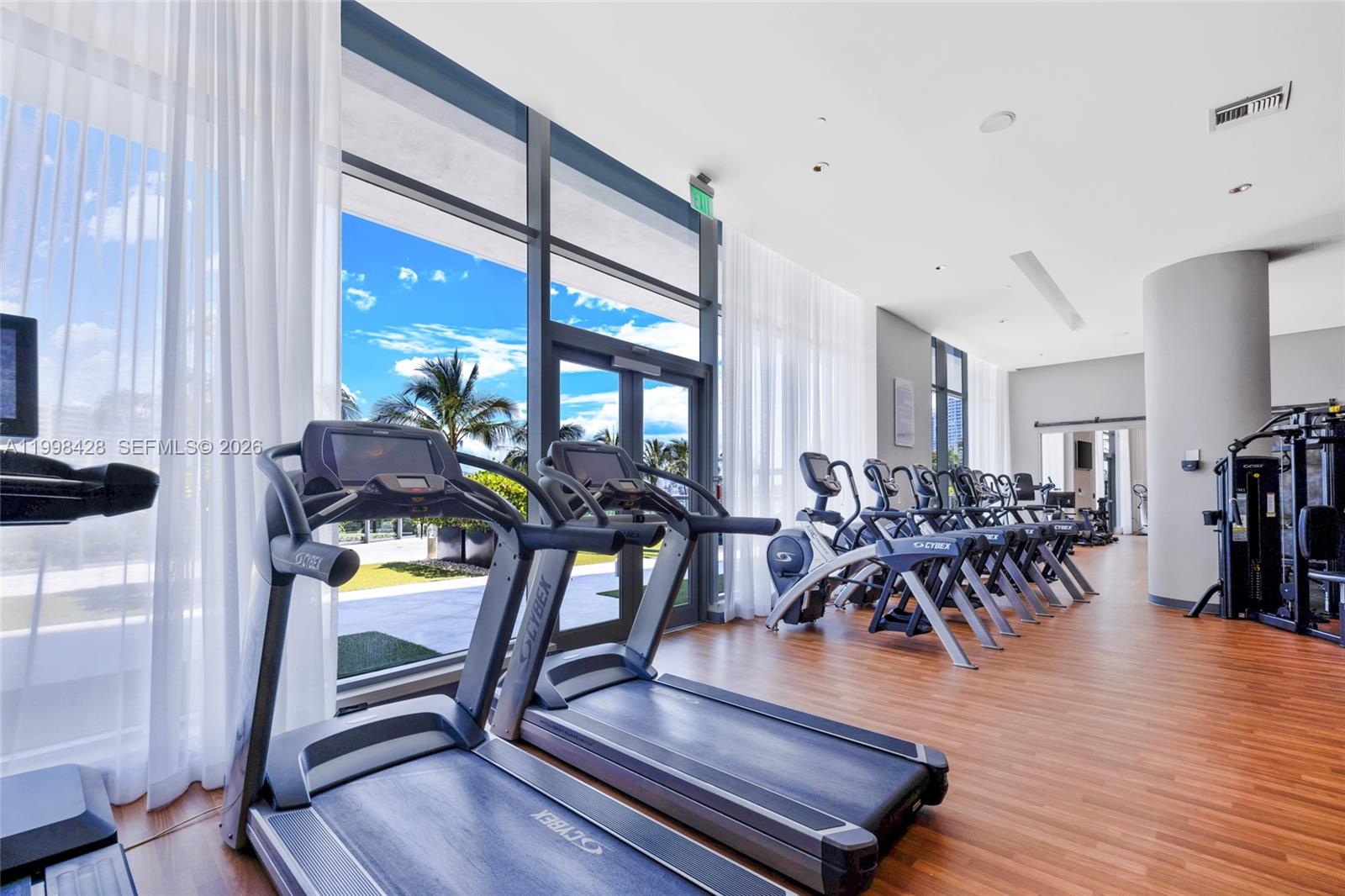 3300 NE 188th St #812, Aventura FL 33180