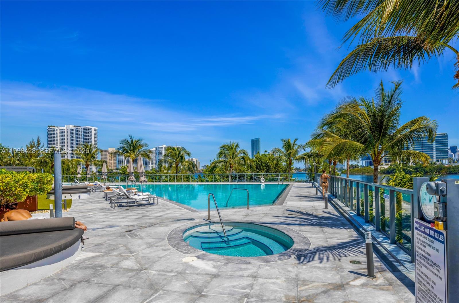 3300 NE 188th St #812, Aventura FL 33180