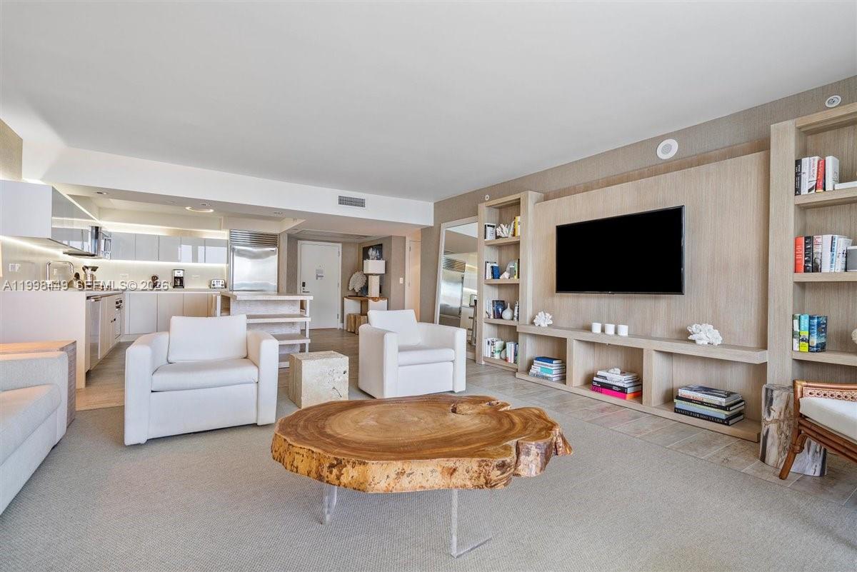 102 24th St #1520, Miami Beach FL 33139