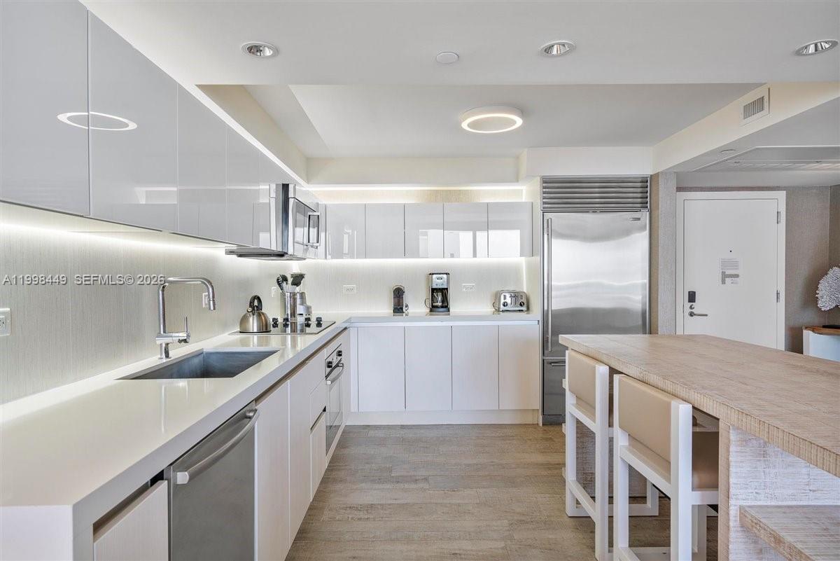 102 24th St #1520, Miami Beach FL 33139