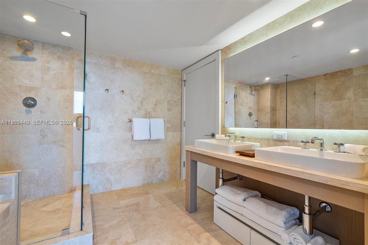 102 24th St #1520, Miami Beach FL 33139