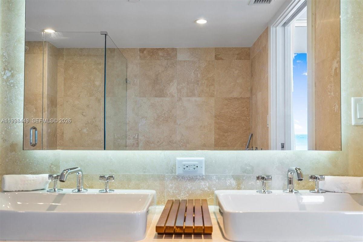 102 24th St #1520, Miami Beach FL 33139