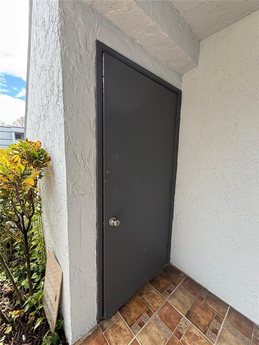 155 Lakeview Dr #101, Weston FL 33326