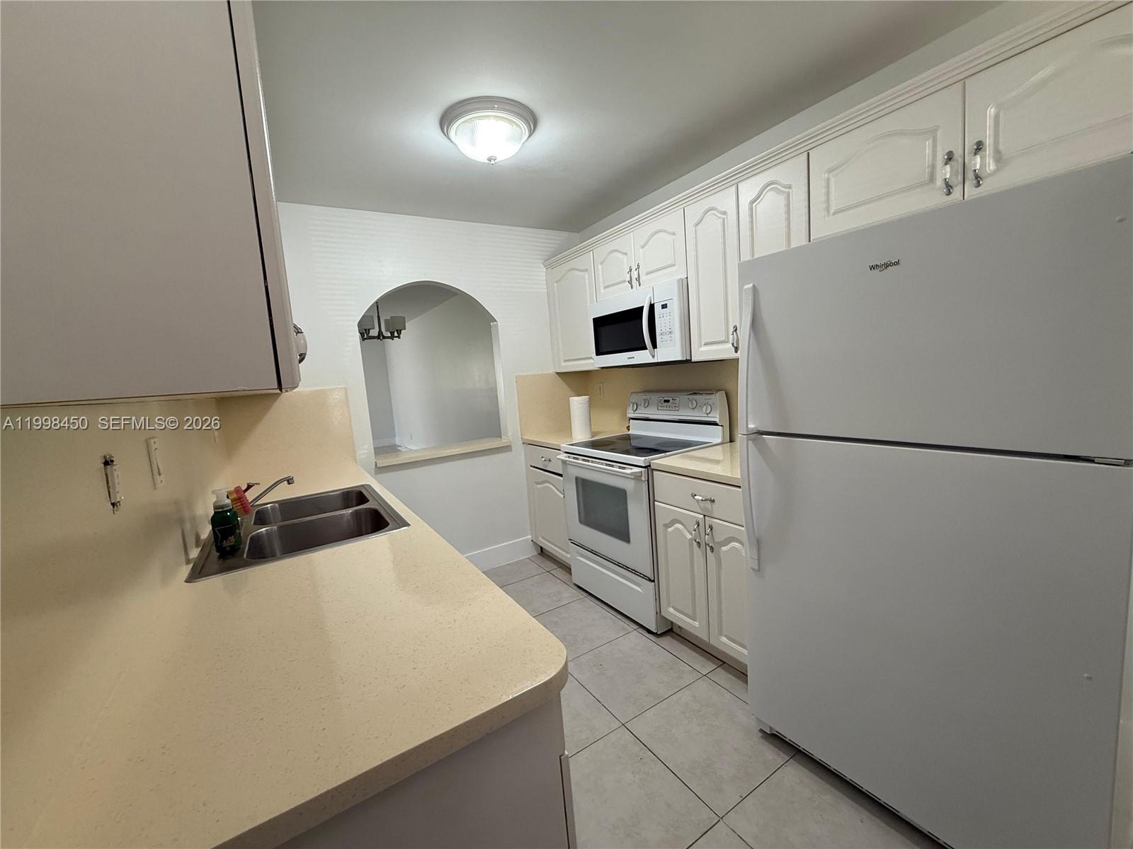 155 Lakeview Dr #101, Weston FL 33326