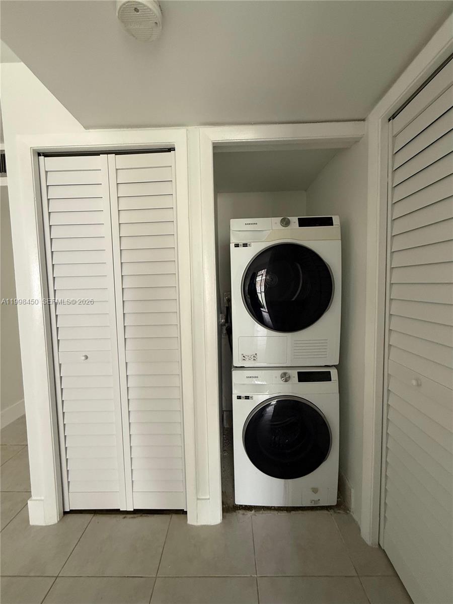 155 Lakeview Dr #101, Weston FL 33326