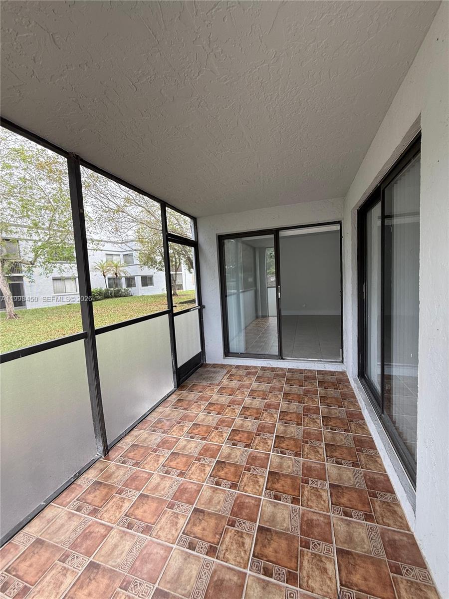 155 Lakeview Dr #101, Weston FL 33326
