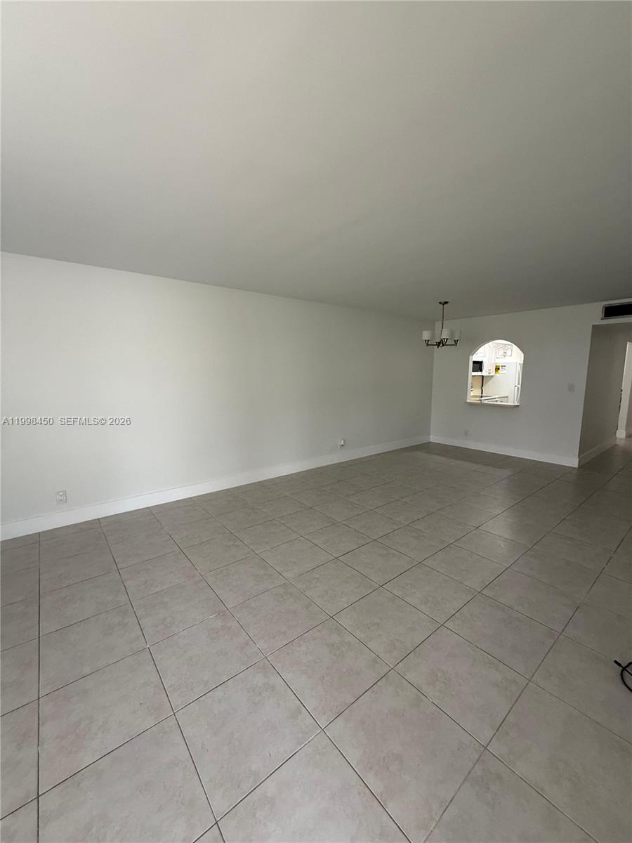 155 Lakeview Dr #101, Weston FL 33326