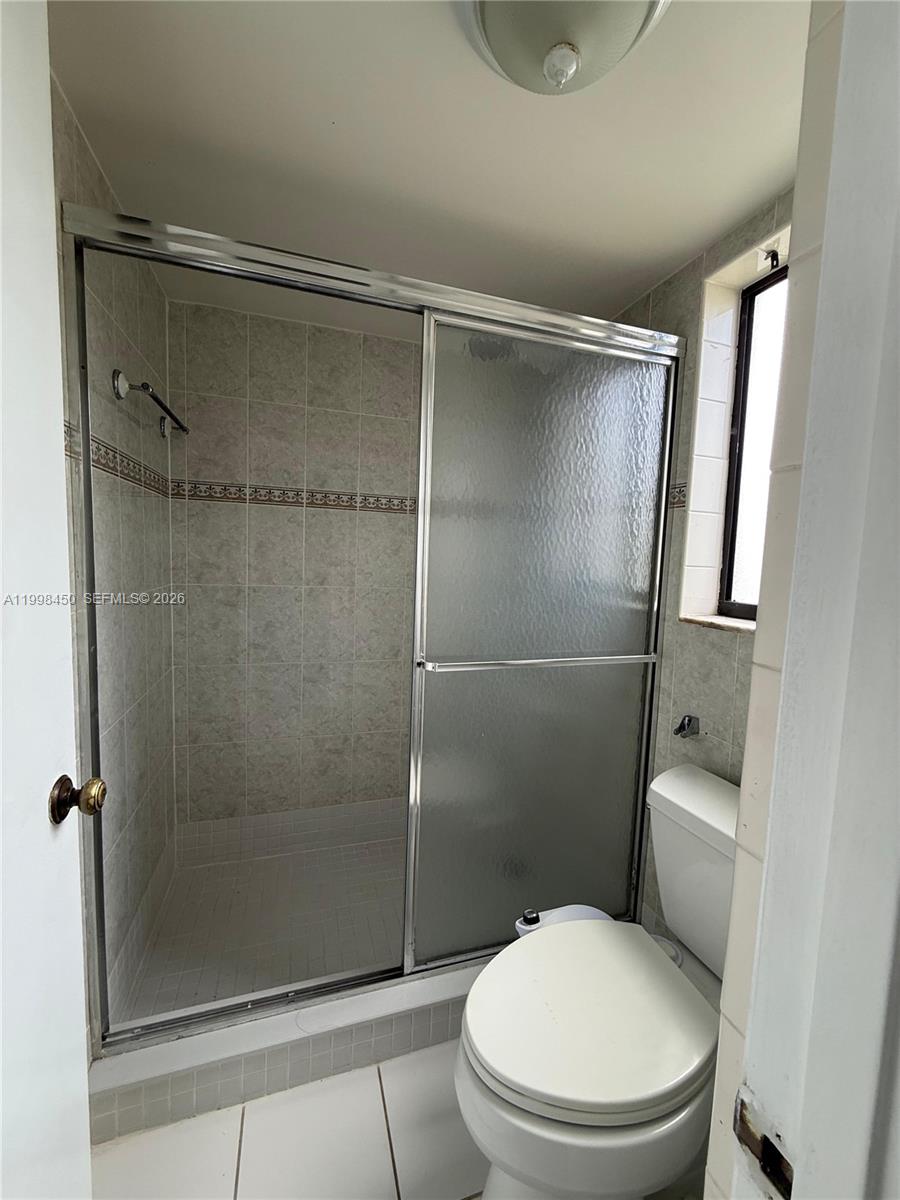 155 Lakeview Dr #101, Weston FL 33326