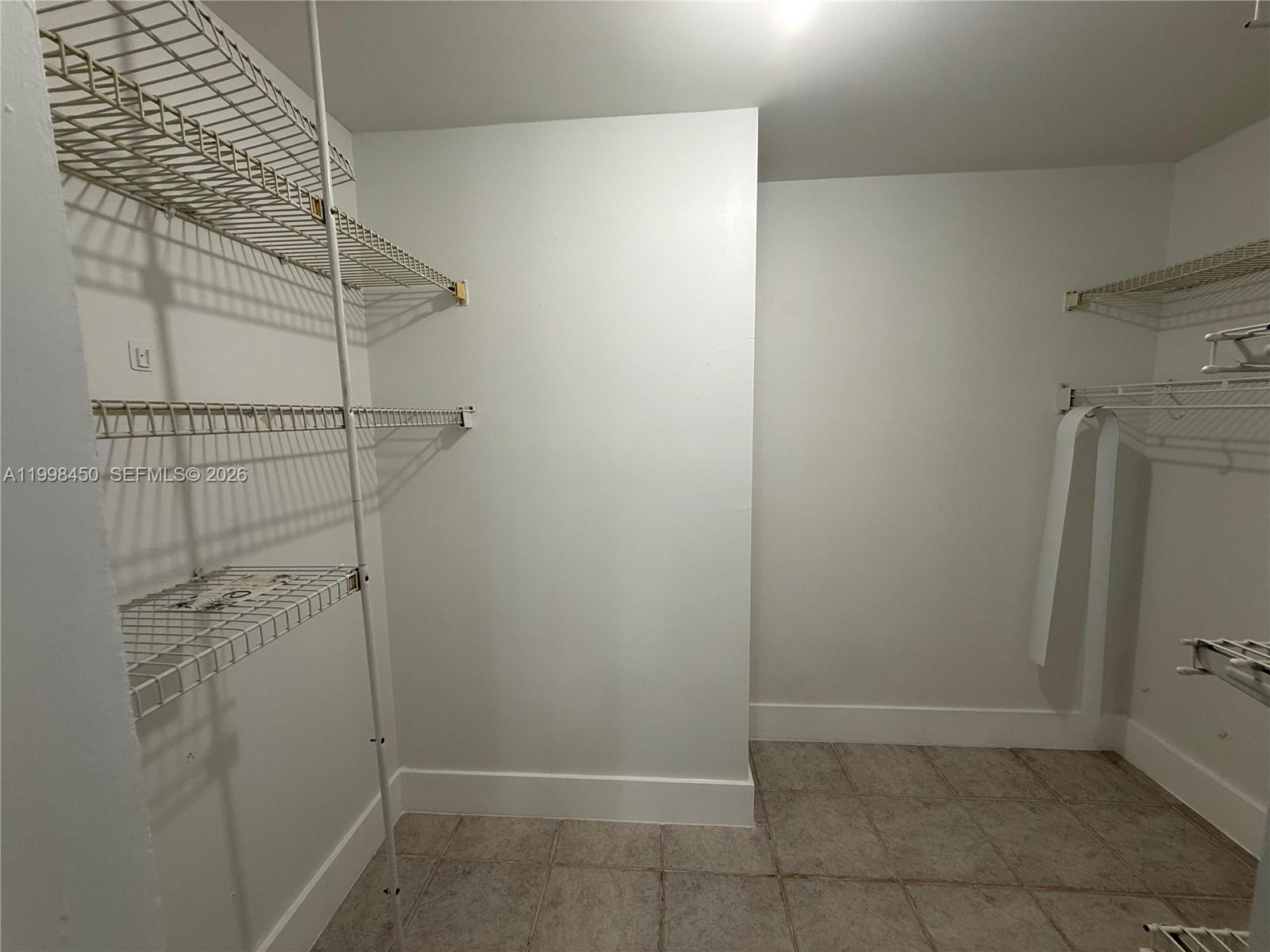 155 Lakeview Dr #101, Weston FL 33326