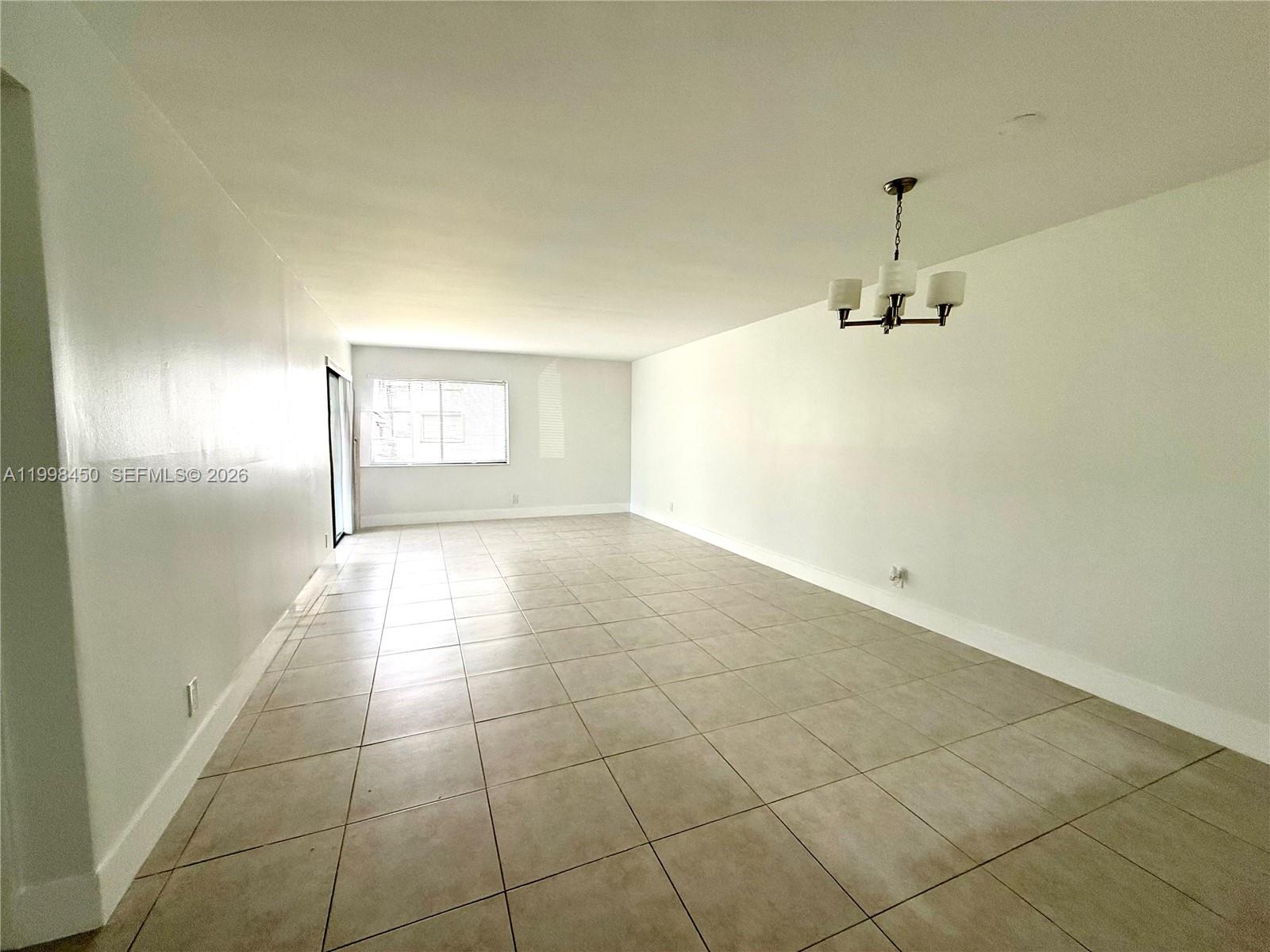 155 Lakeview Dr #101, Weston FL 33326