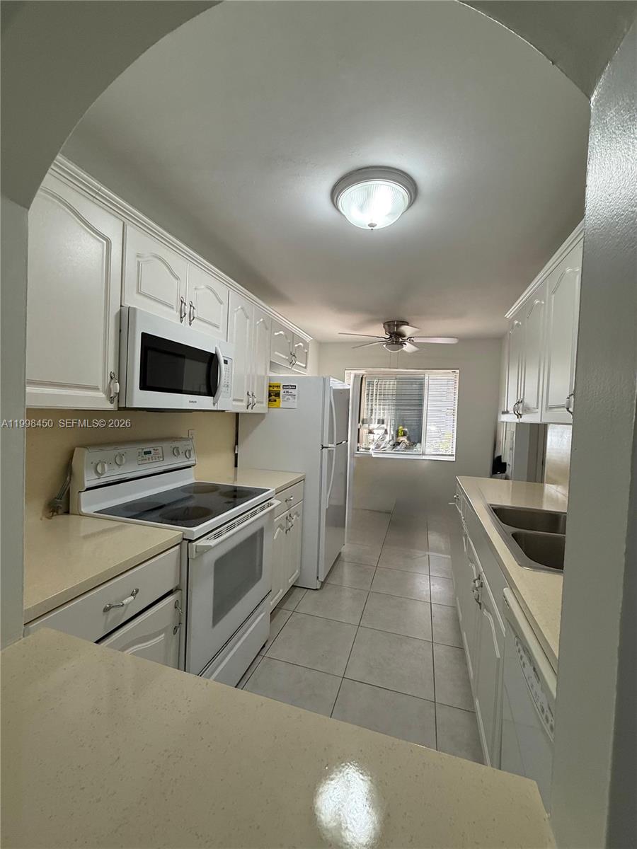 155 Lakeview Dr #101, Weston FL 33326