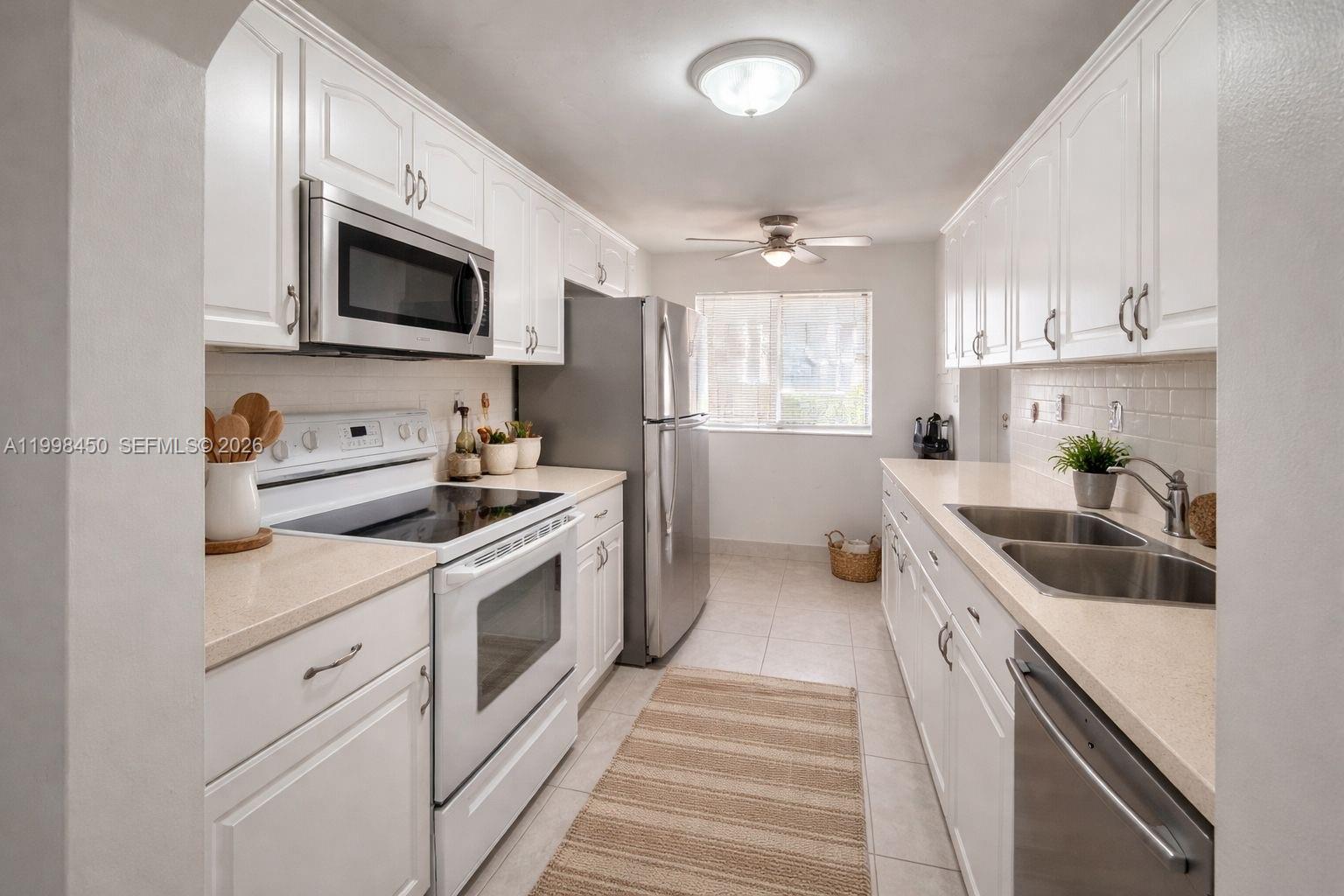 155 Lakeview Dr #101, Weston FL 33326